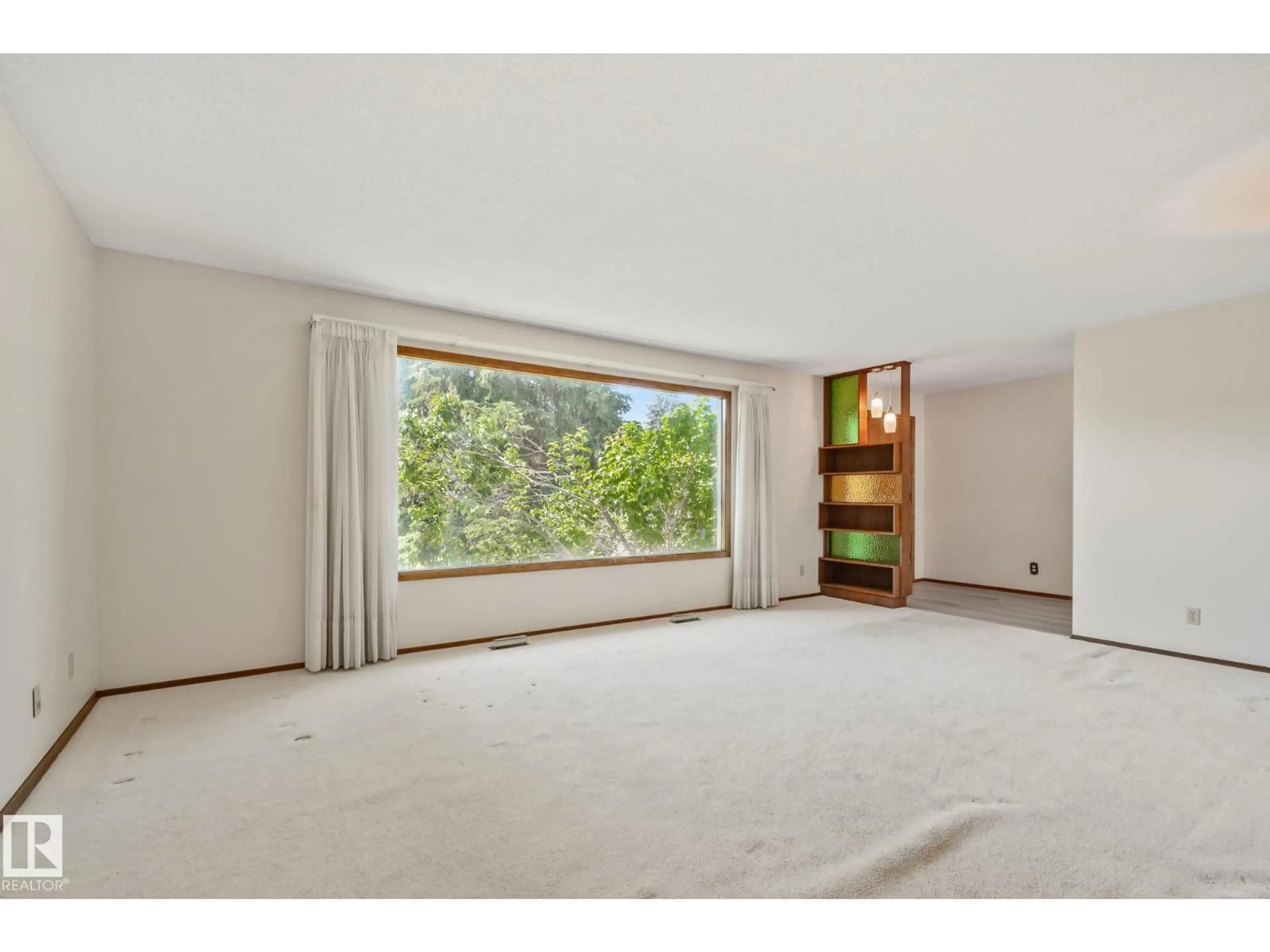 A pic of a room for 10904 40A AV, Edmonton Alberta T6J0S9