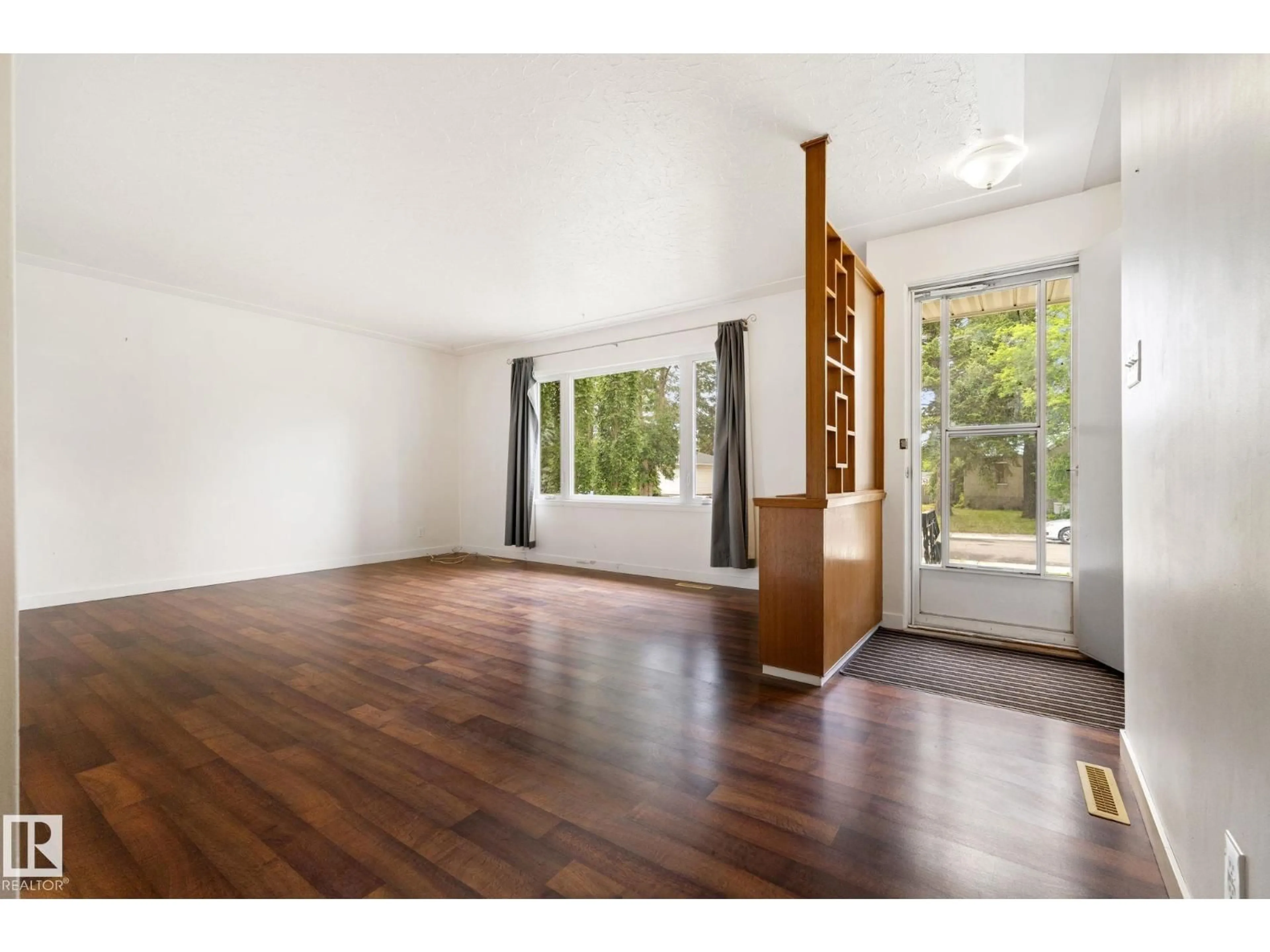 Indoor entryway for NW - 12823 88 ST, Edmonton Alberta T5E3H2