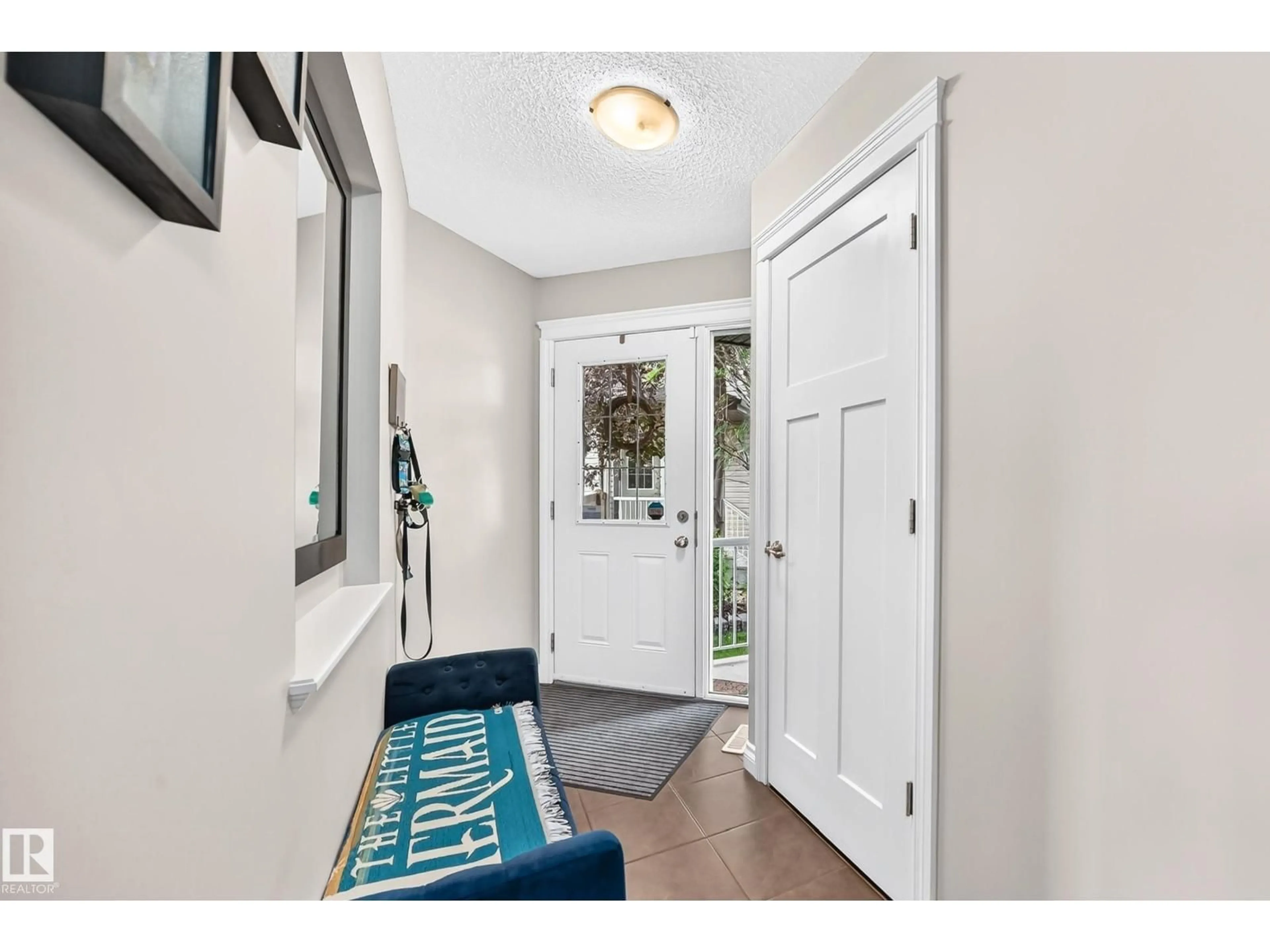 Indoor entryway for 26 HAMILTON, Spruce Grove Alberta T7X0K4