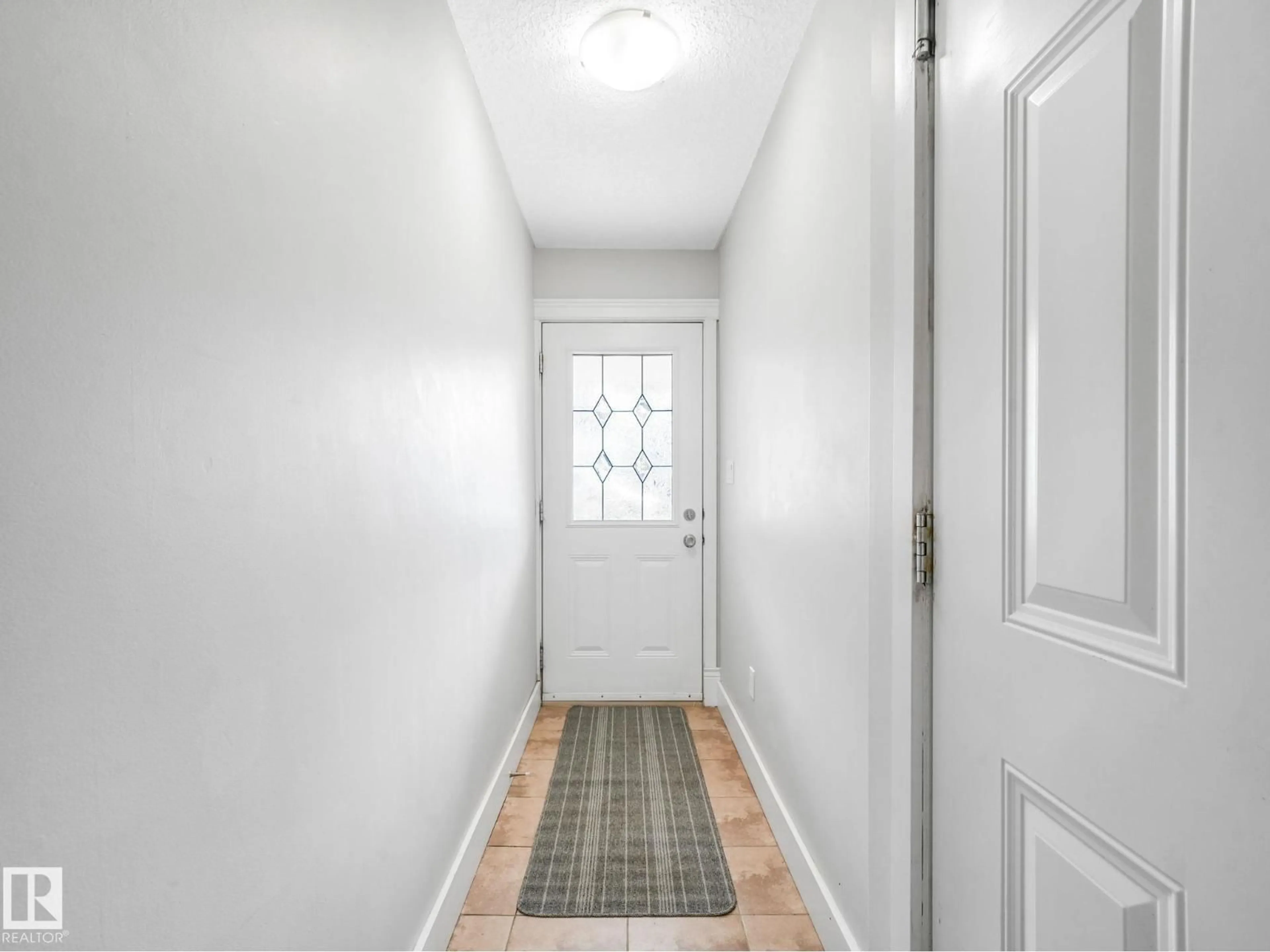 Indoor entryway for 5 - 13215 153 AV, Edmonton Alberta T6V0B6