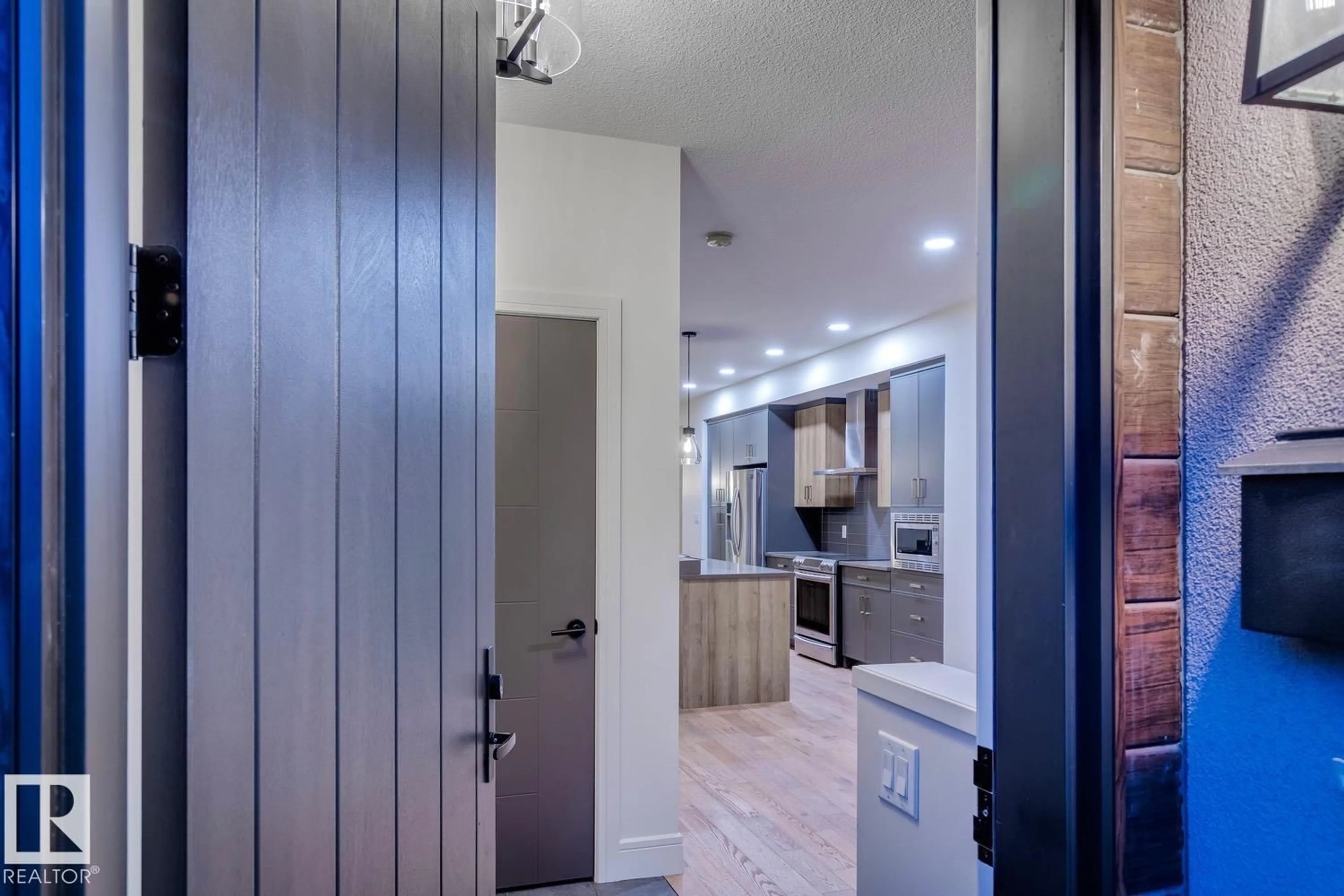 Indoor entryway for 8928 148 ST NW, Edmonton Alberta T5R1A1