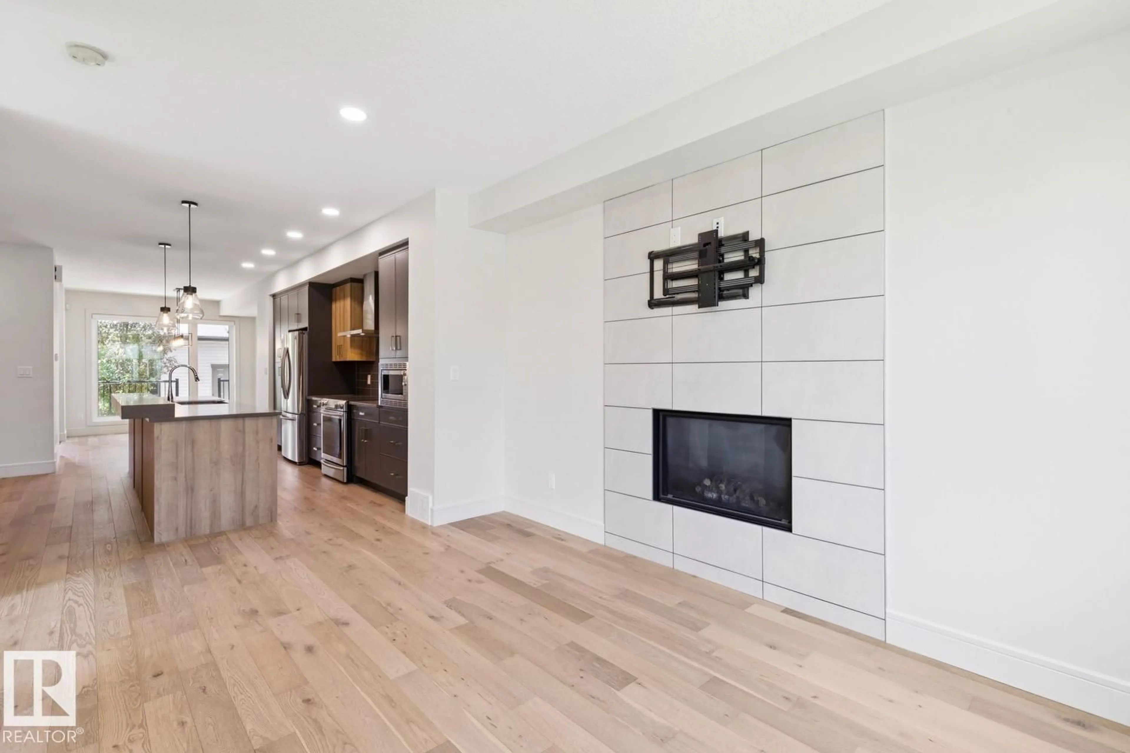 Unknown for 8928 148 ST NW, Edmonton Alberta T5R1A1