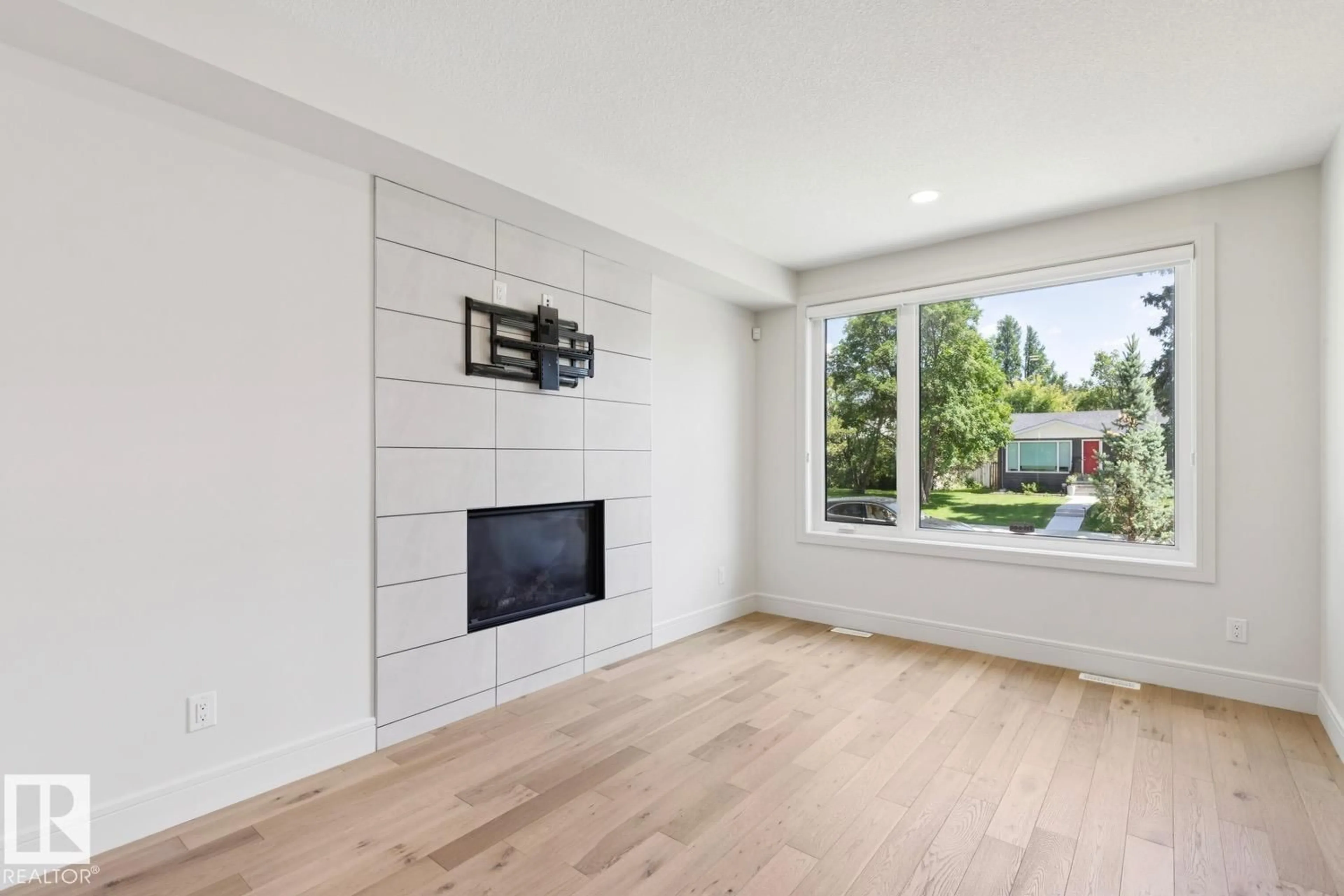 A pic of a room for 8928 148 ST NW, Edmonton Alberta T5R1A1