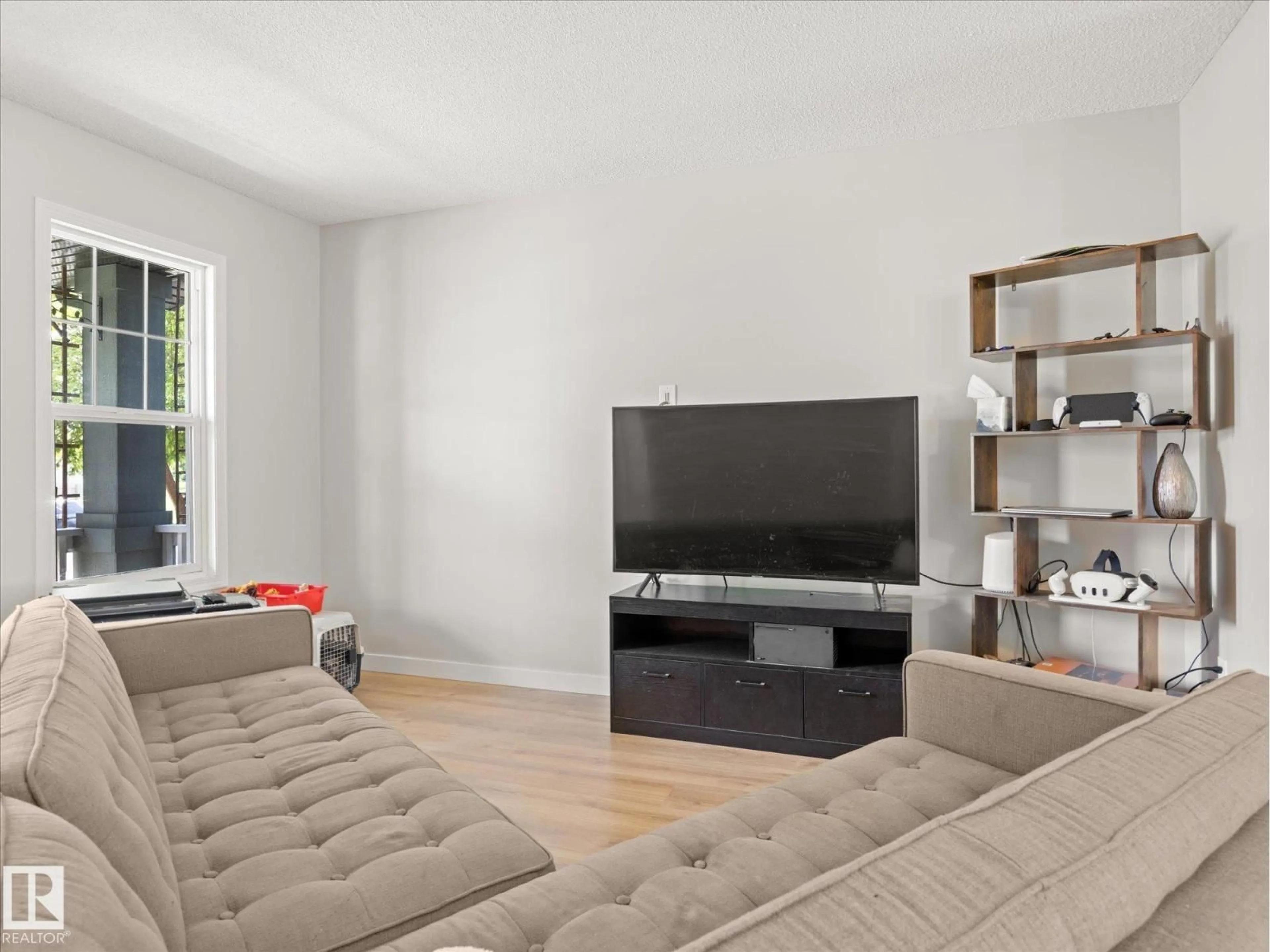 Living room with furniture, unknown for 473 ORCHARDS BV, Edmonton Alberta T6X2B7