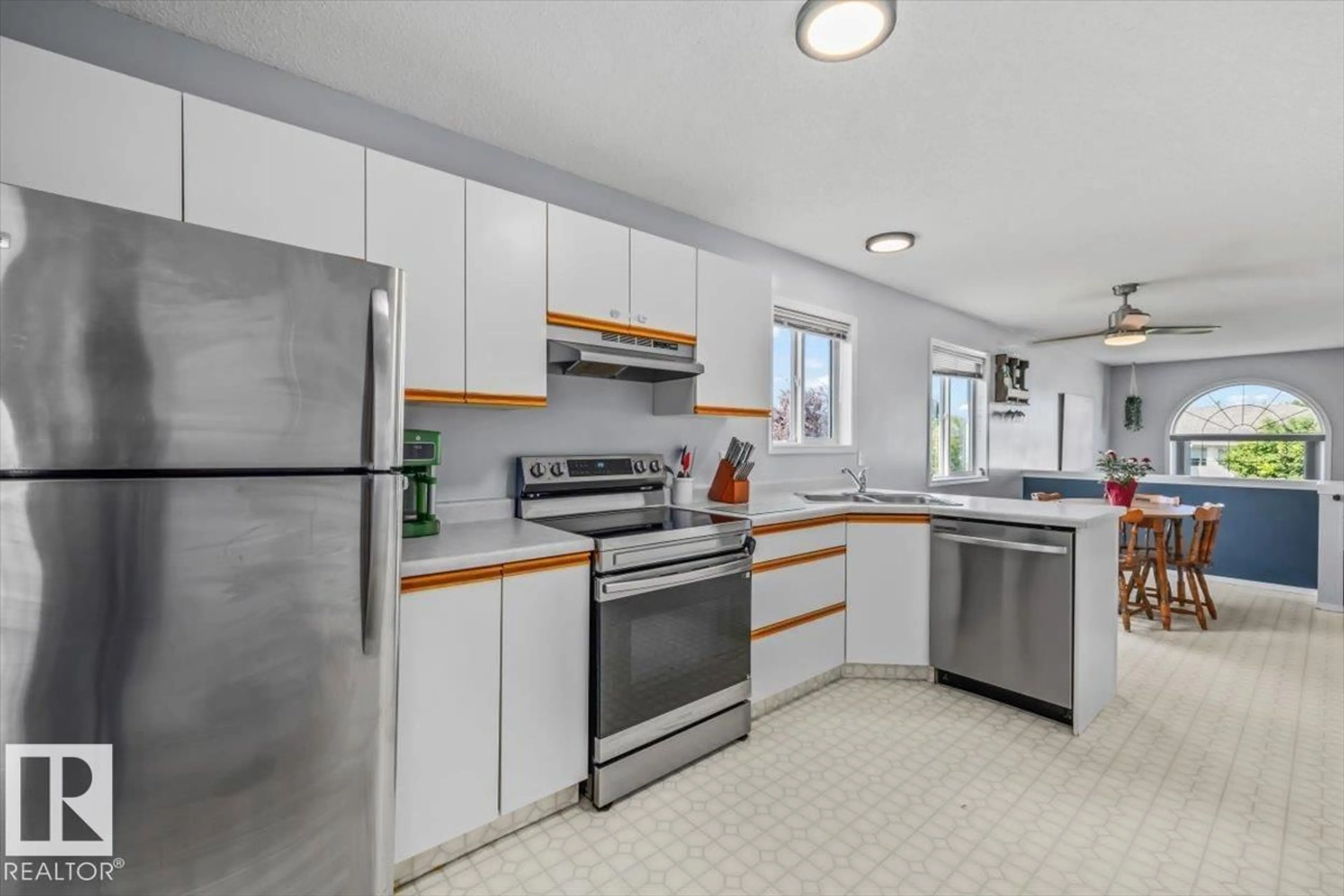 Standard kitchen, ceramic/tile floor for 9916 93 ST, Fort Saskatchewan Alberta T8L4H5