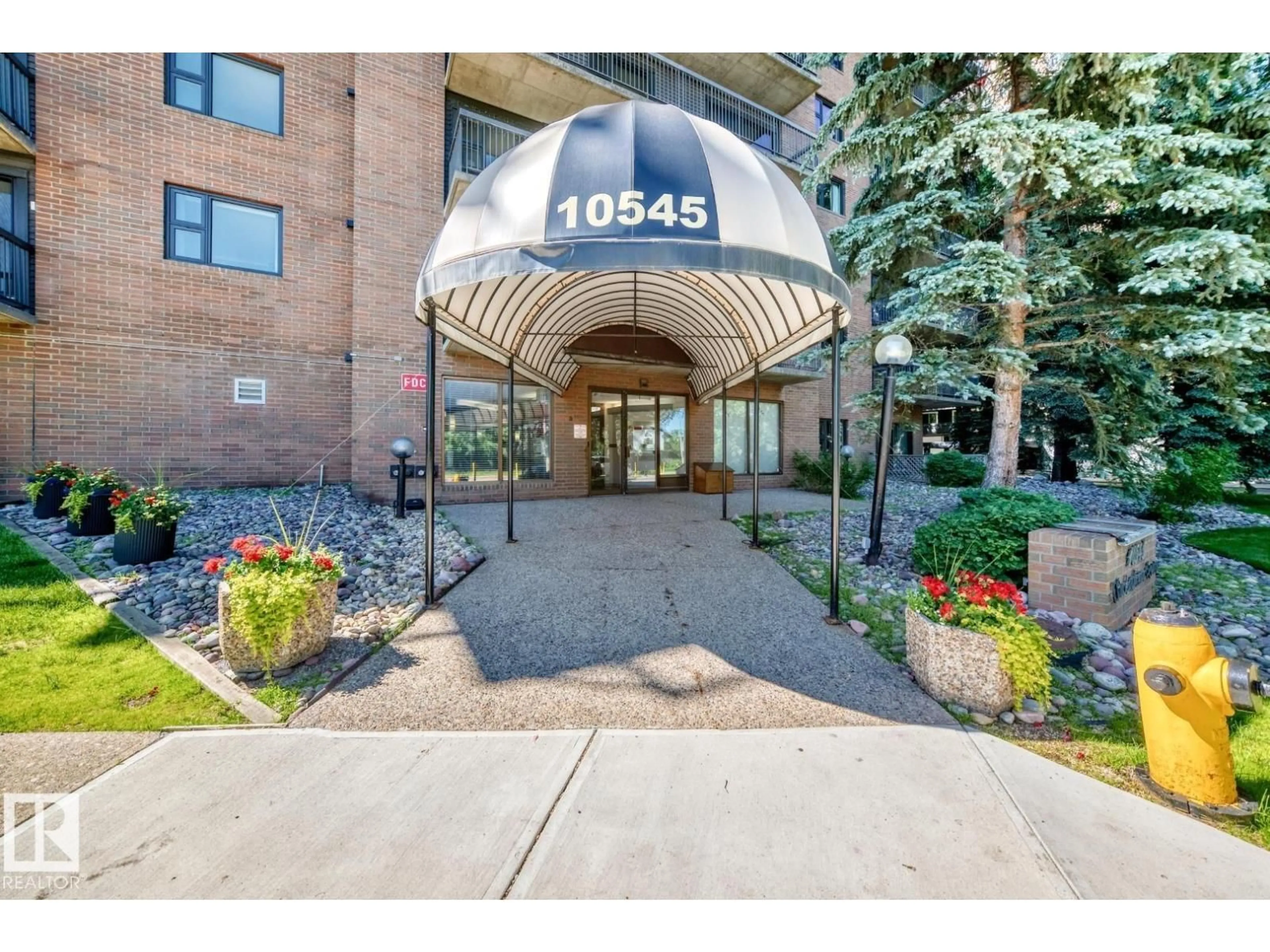 Indoor foyer for 10545 - 806 SASKATCHEWAN DR, Edmonton Alberta T6E6C6