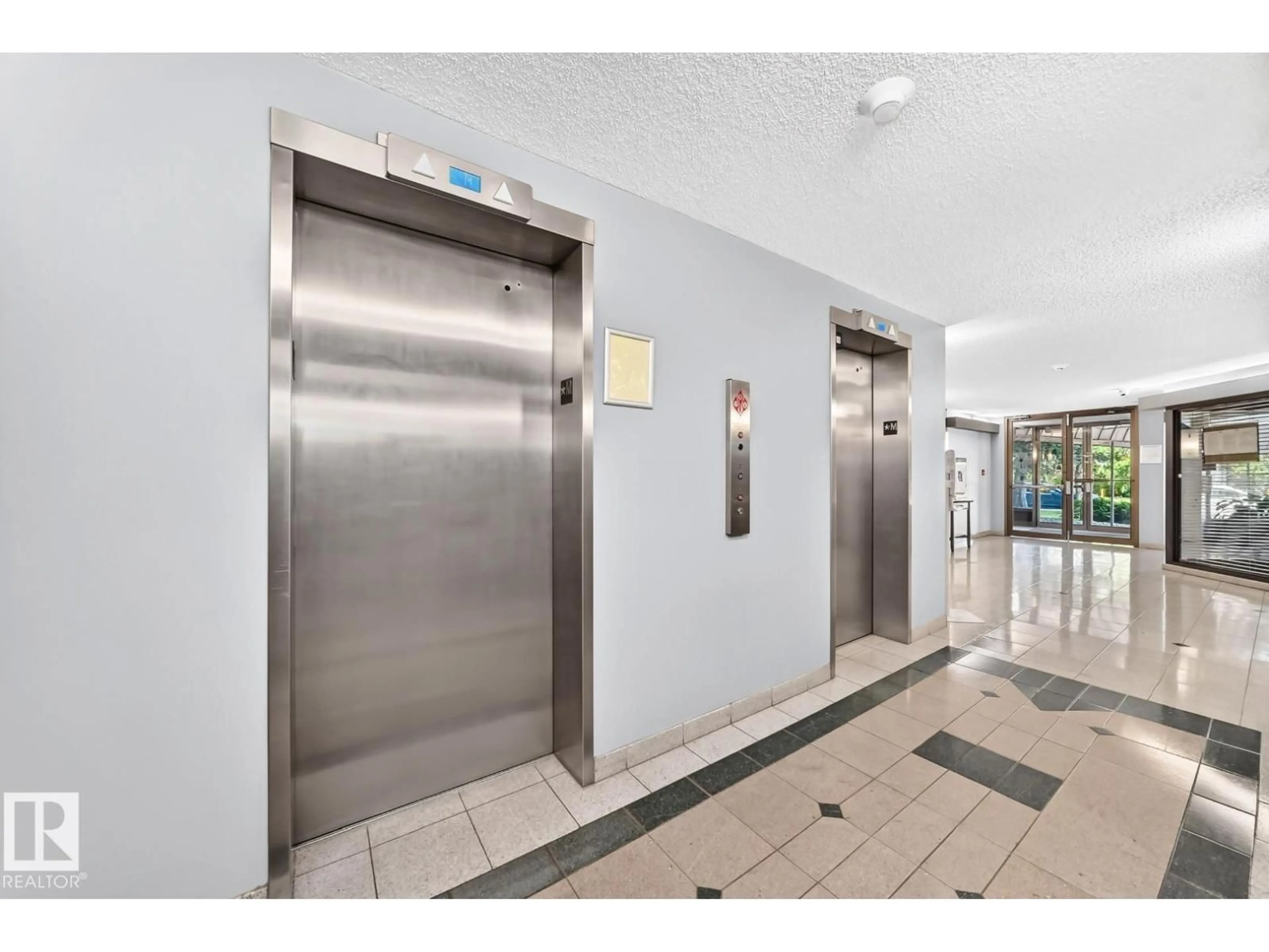Indoor foyer for 10545 - 806 SASKATCHEWAN DR, Edmonton Alberta T6E6C6