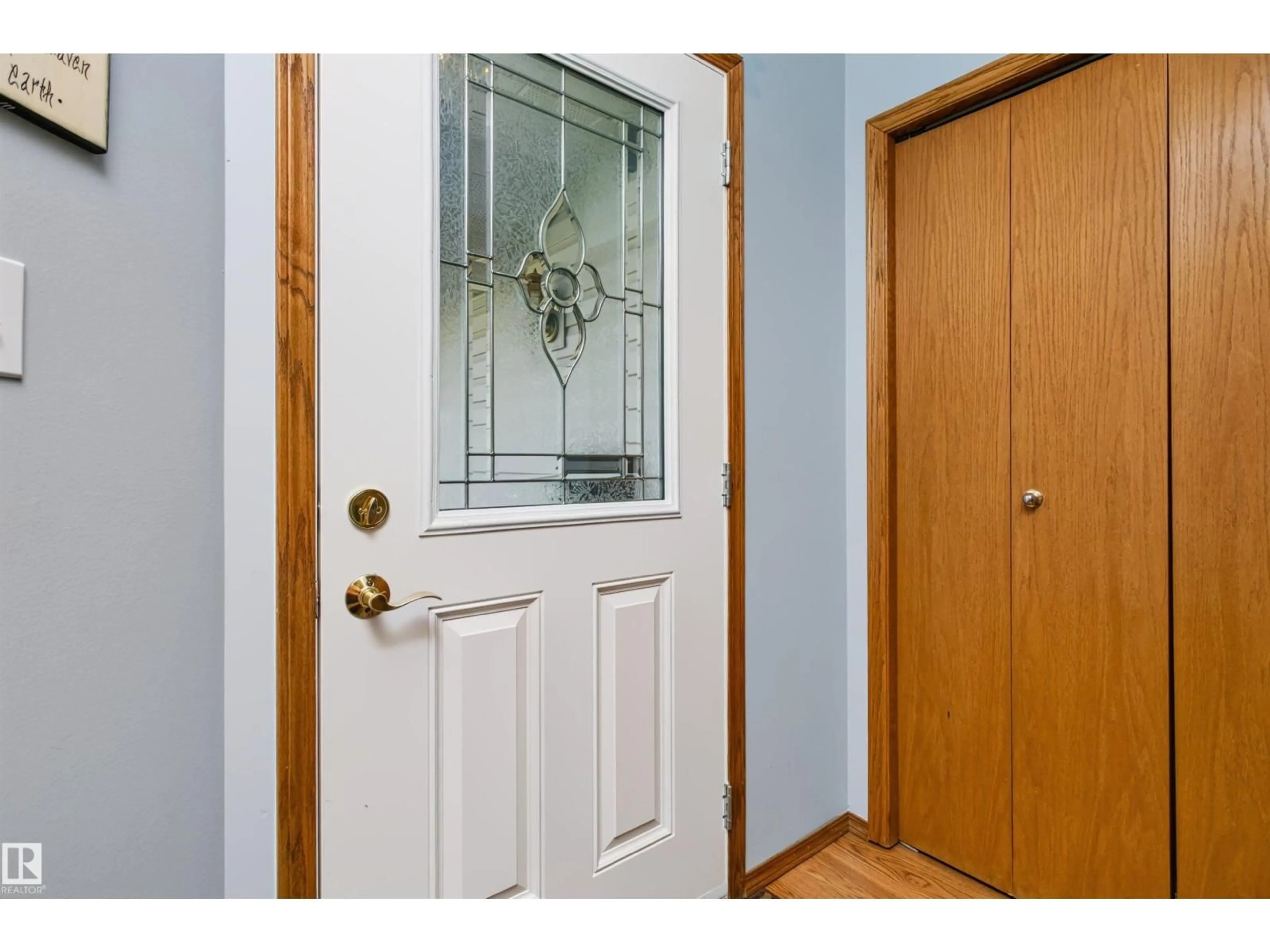Indoor entryway for 4444 30 ST, Edmonton Alberta T6T1H1