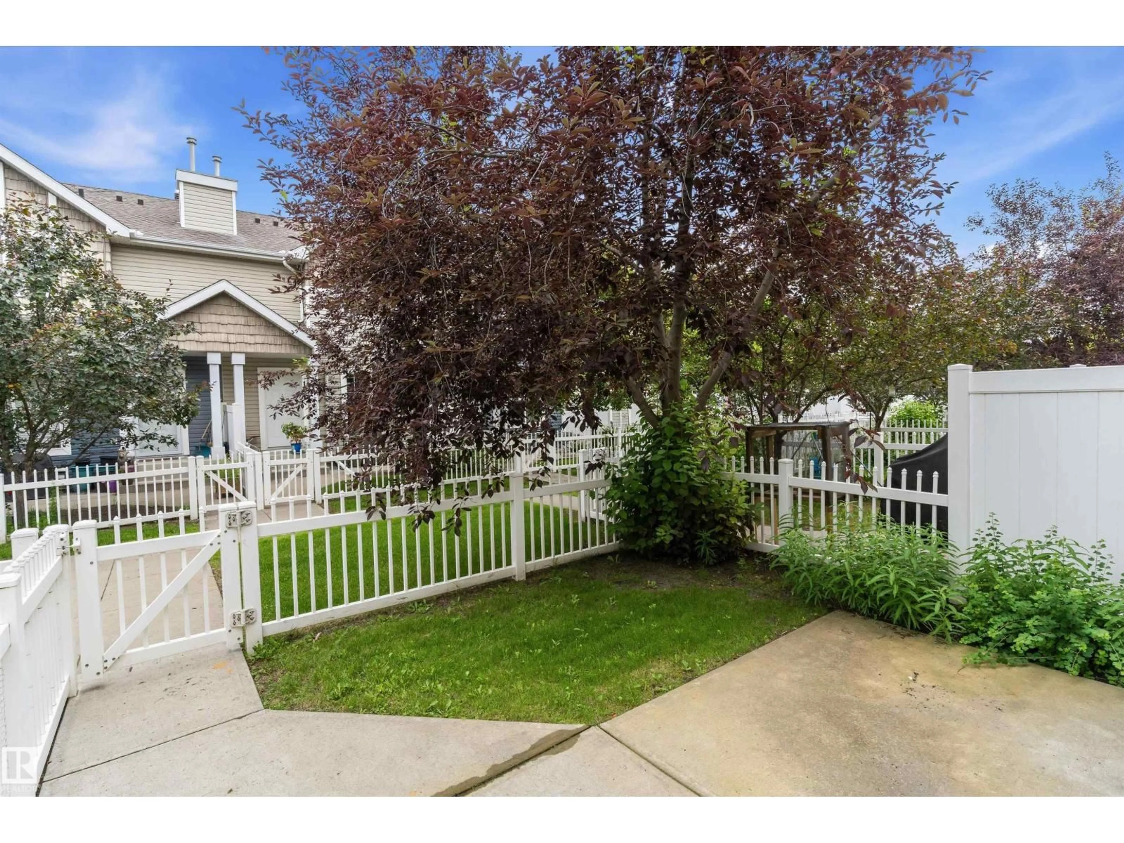 Patio, street for 73 - 2051 TOWNE CENTRE BV, Edmonton Alberta T6R0G8