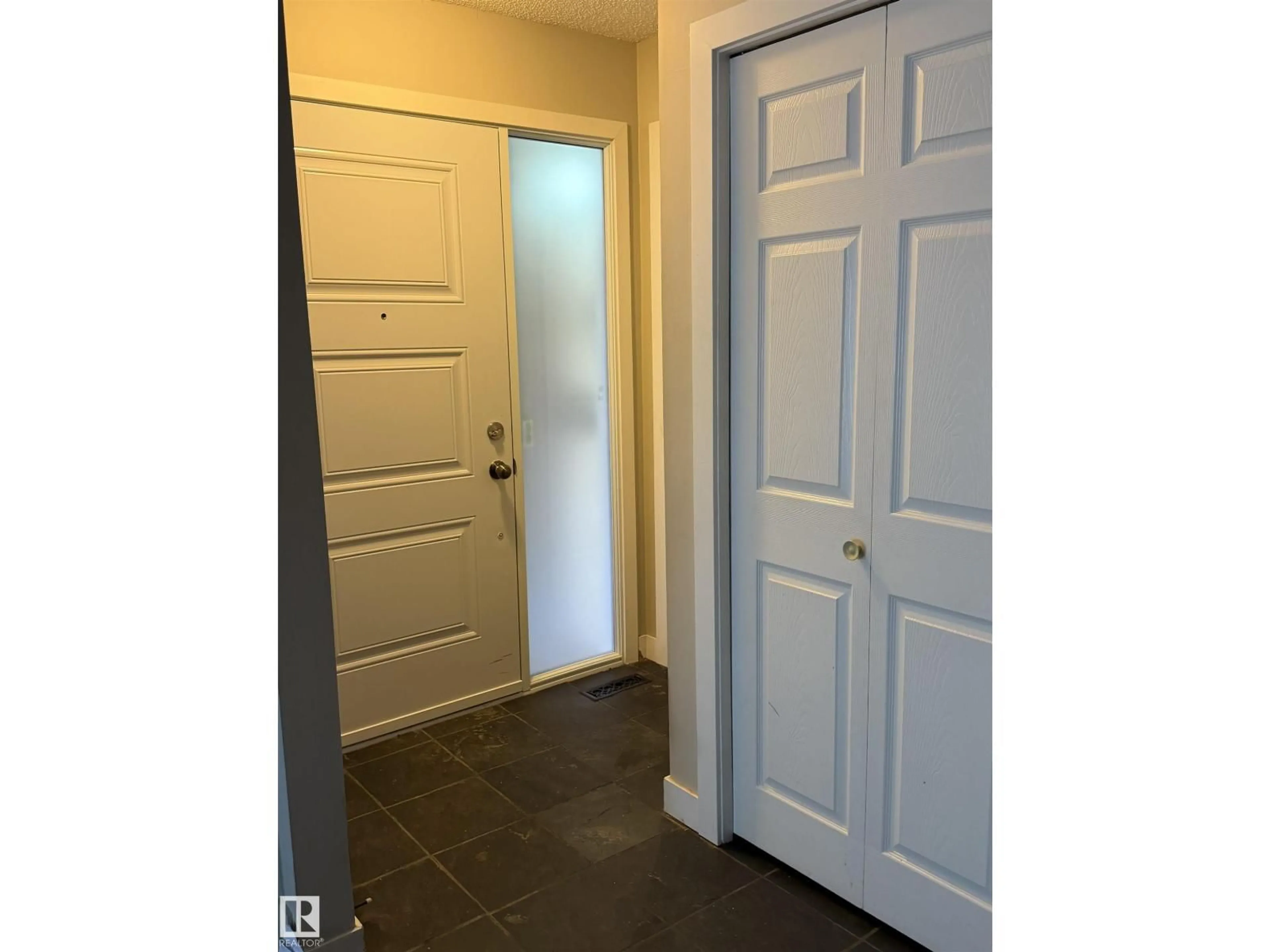 Indoor entryway for NW - 10344A 121 ST, Edmonton Alberta T5N1K8