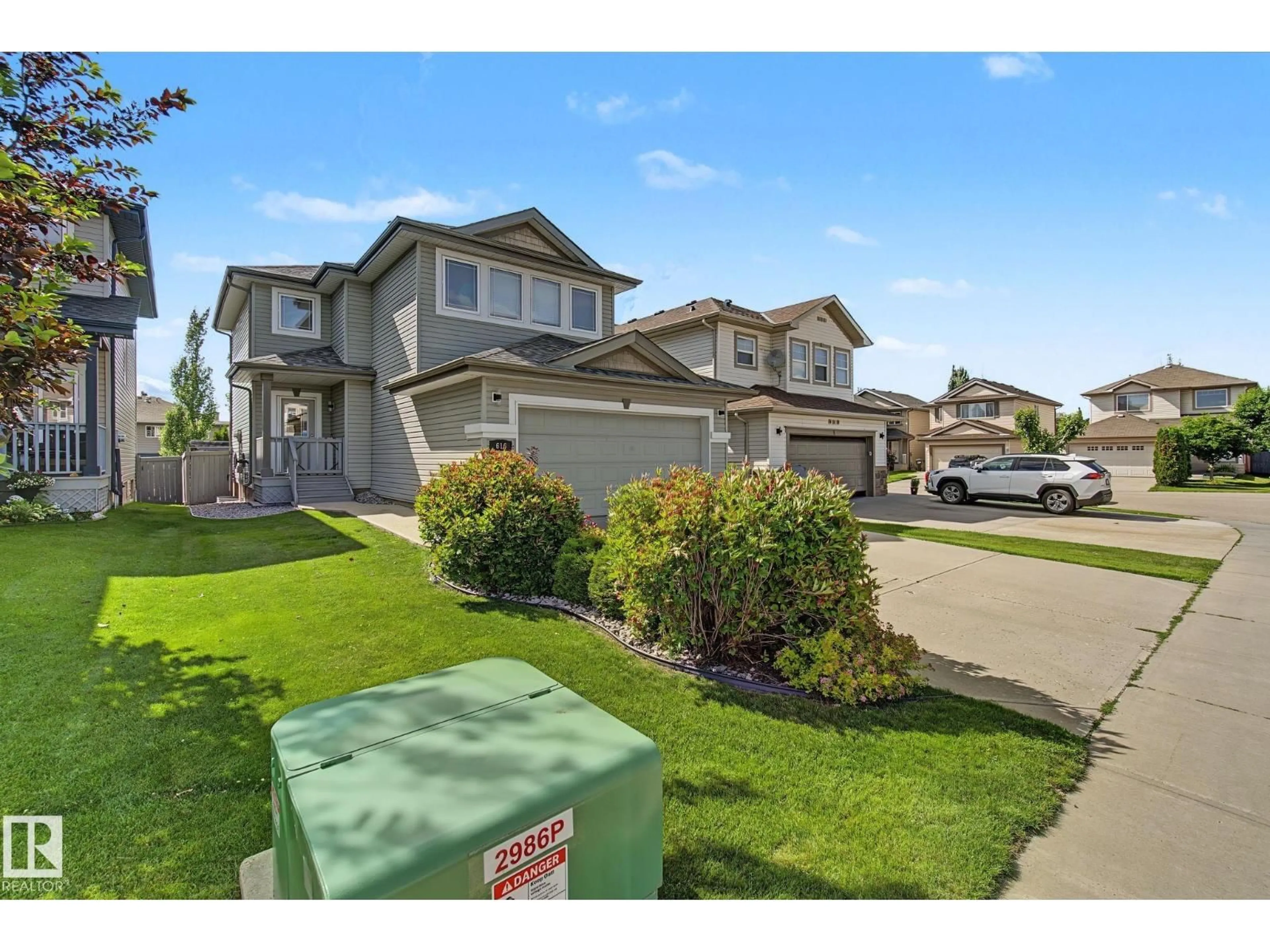 A pic from outside/outdoor area/front of a property/back of a property/a pic from drone, street for 616 61 ST, Edmonton Alberta T6X0G1