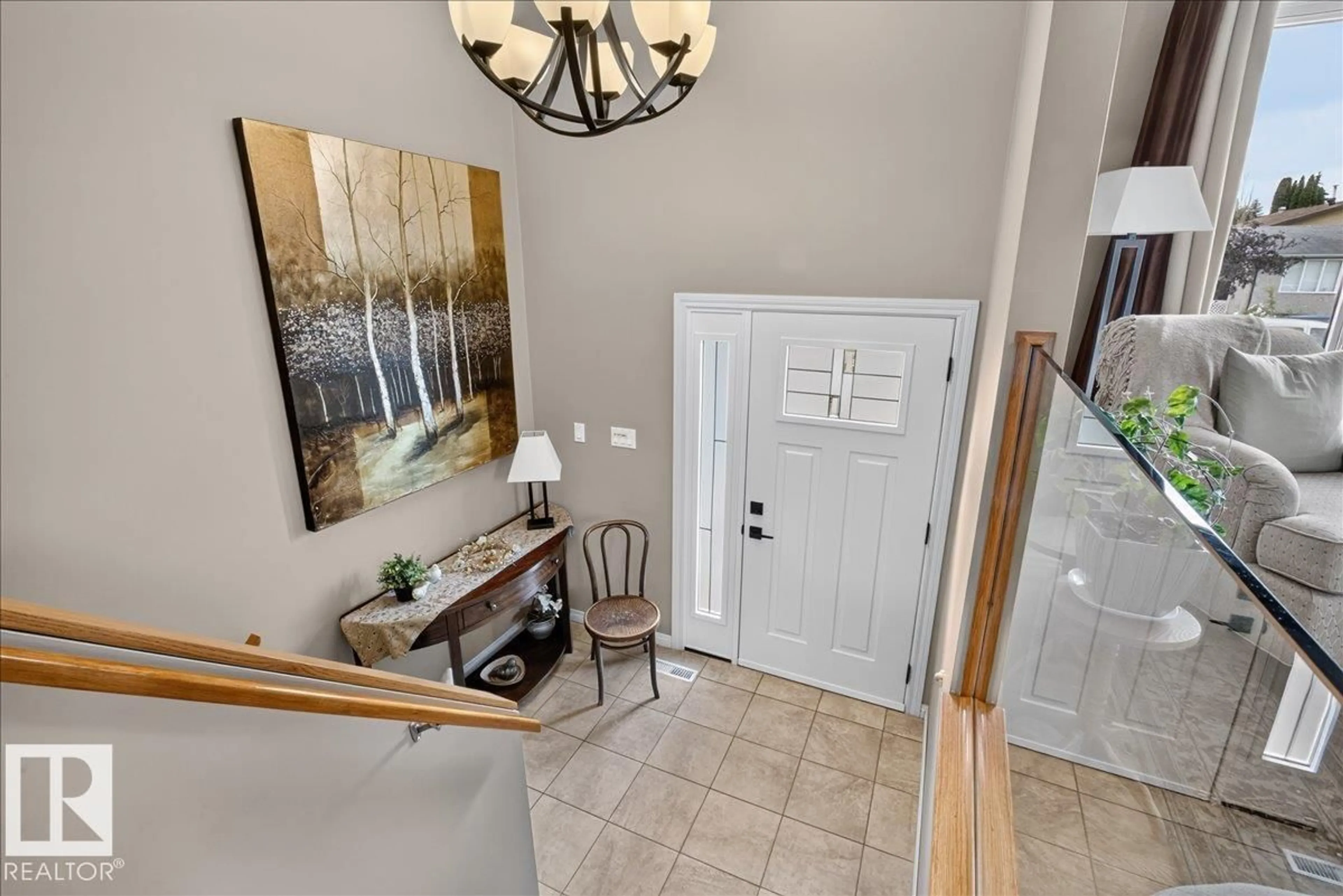 Indoor entryway for 5414 17A AV, Edmonton Alberta T6L1L2