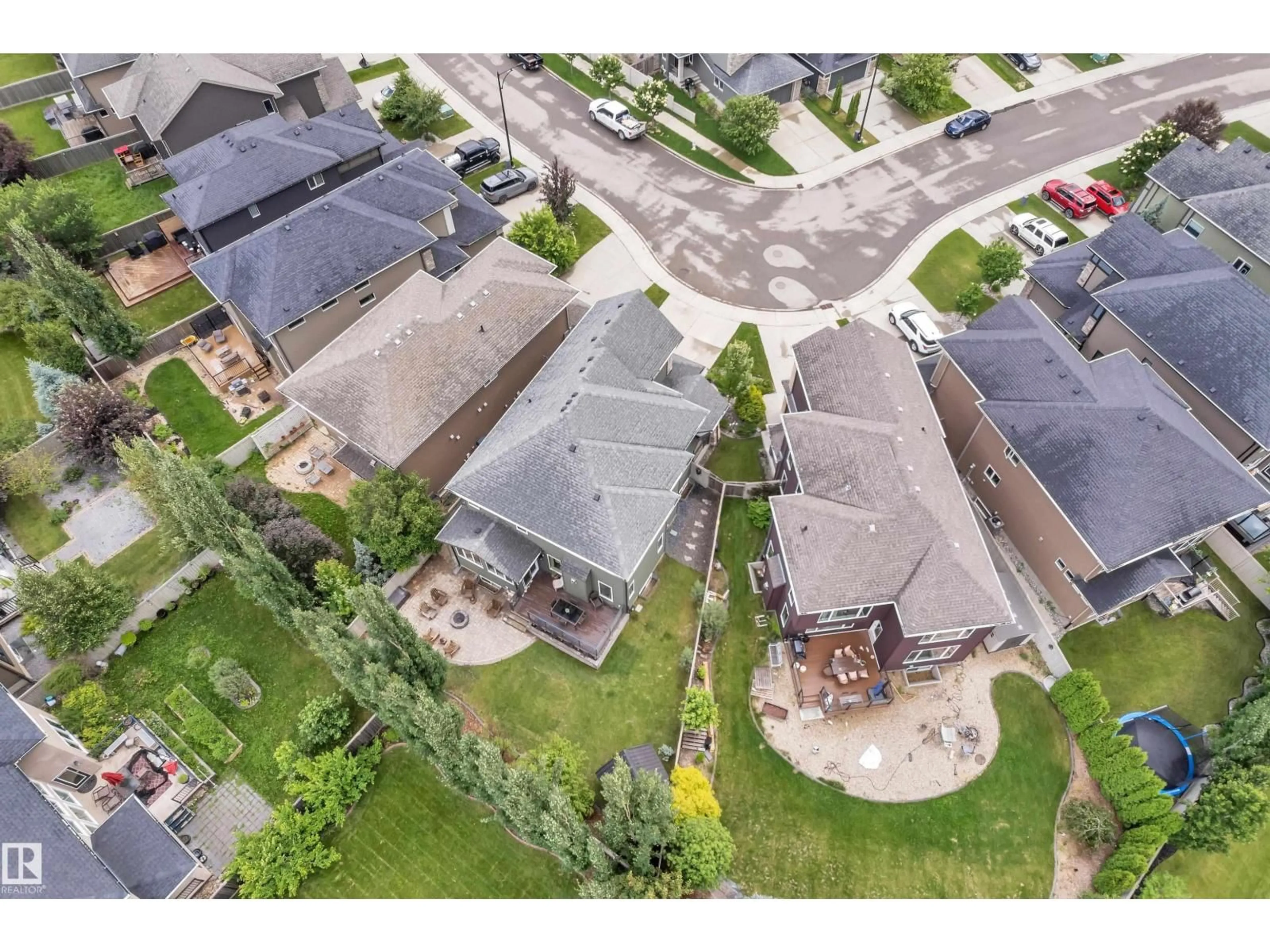 A pic from outside/outdoor area/front of a property/back of a property/a pic from drone, street for SW - 3722 KIDD CR, Edmonton Alberta T6W2R1