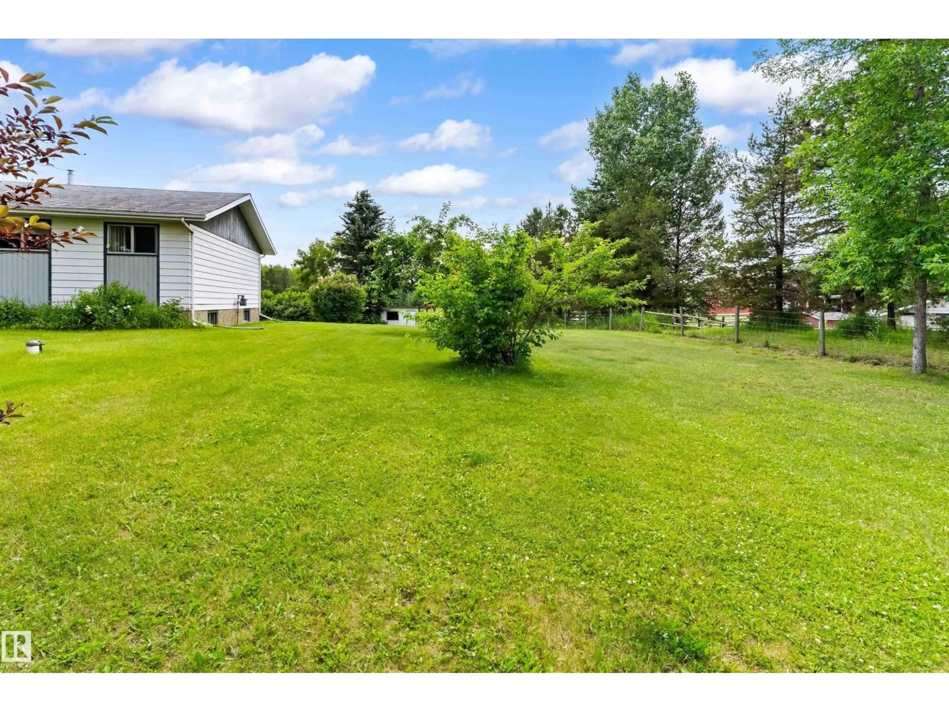 A pic from outside/outdoor area/front of a property/back of a property/a pic from drone, water/lake/river/ocean view for #3 - 52432 RGE ROAD 20, Rural Parkland County Alberta T7Y2G7