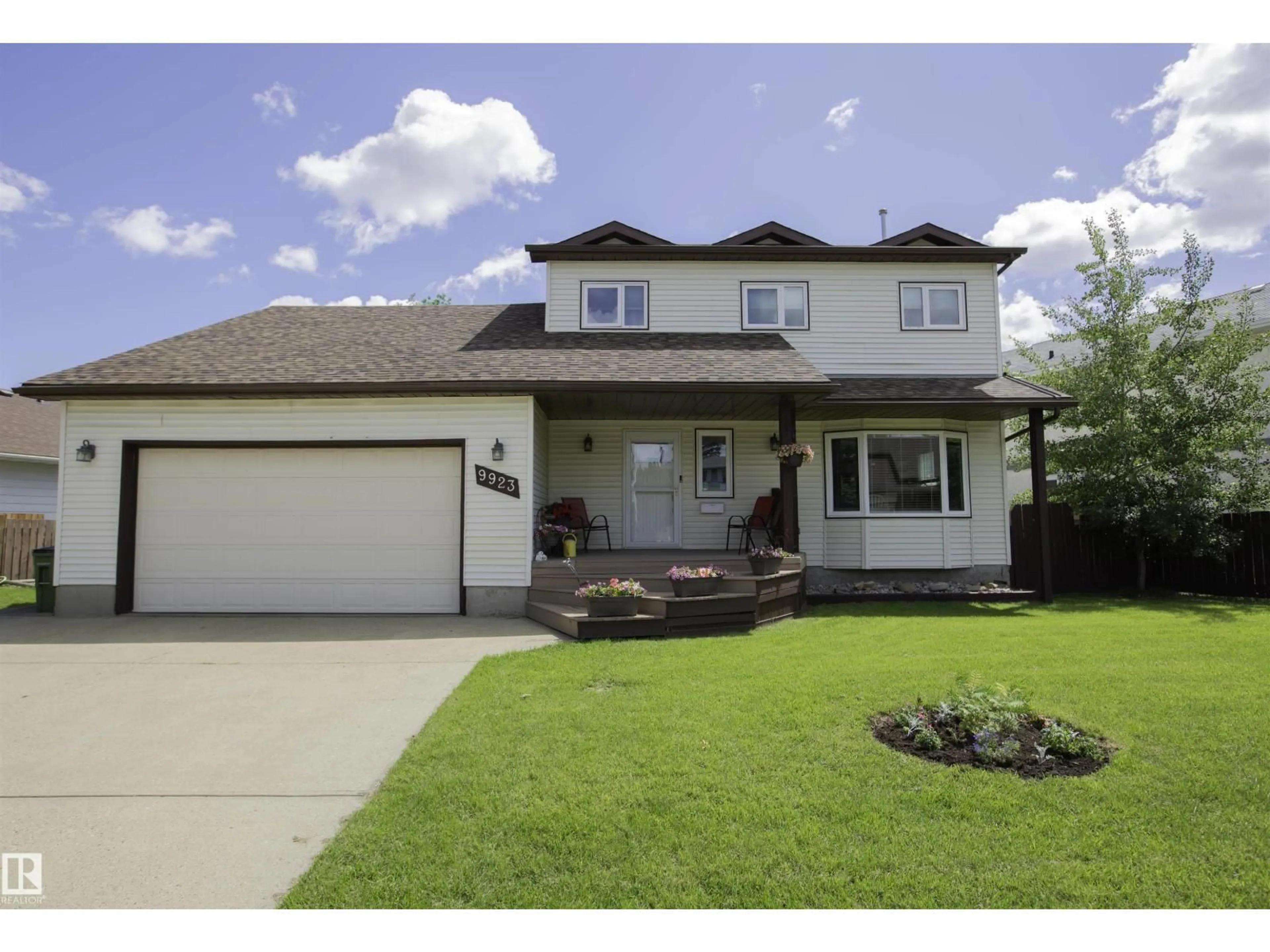 Home with vinyl exterior material, street for NW - 9923 190 ST, Edmonton Alberta T5T3X2