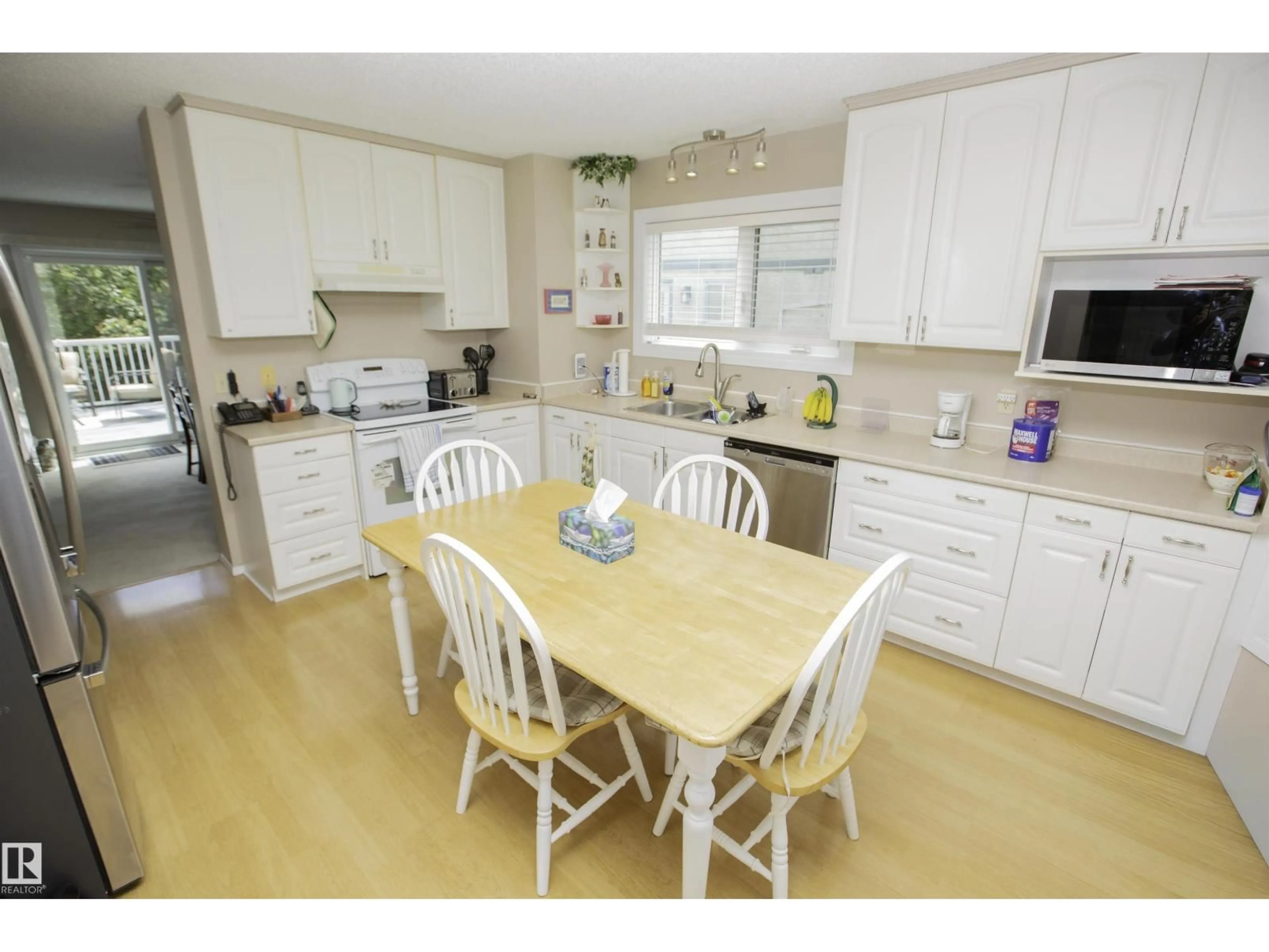 Open concept kitchen, wood/laminate floor for NW - 9923 190 ST, Edmonton Alberta T5T3X2