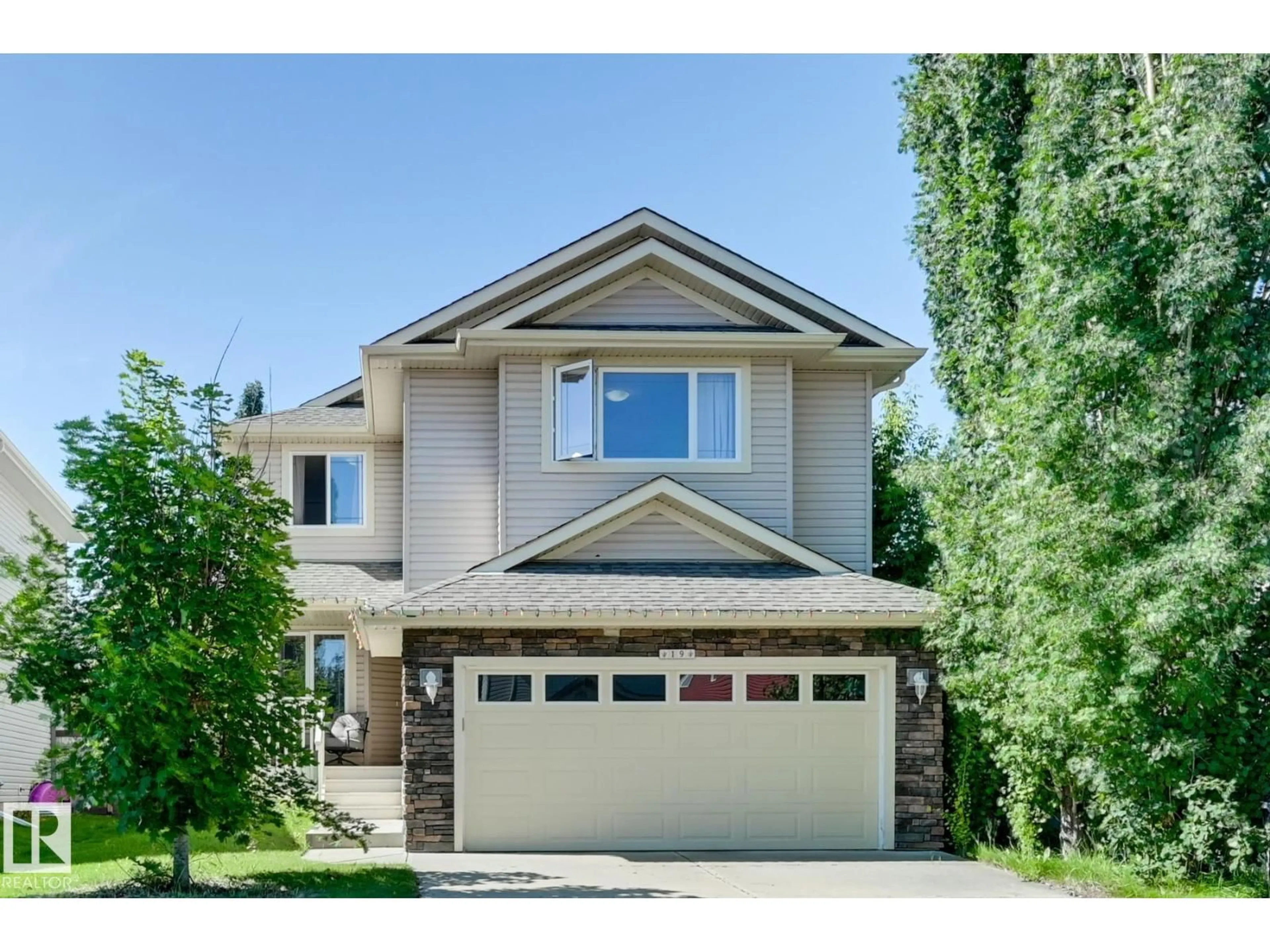 Home with vinyl exterior material, street for 19 ASHTON GA, Spruce Grove Alberta T7X0H9