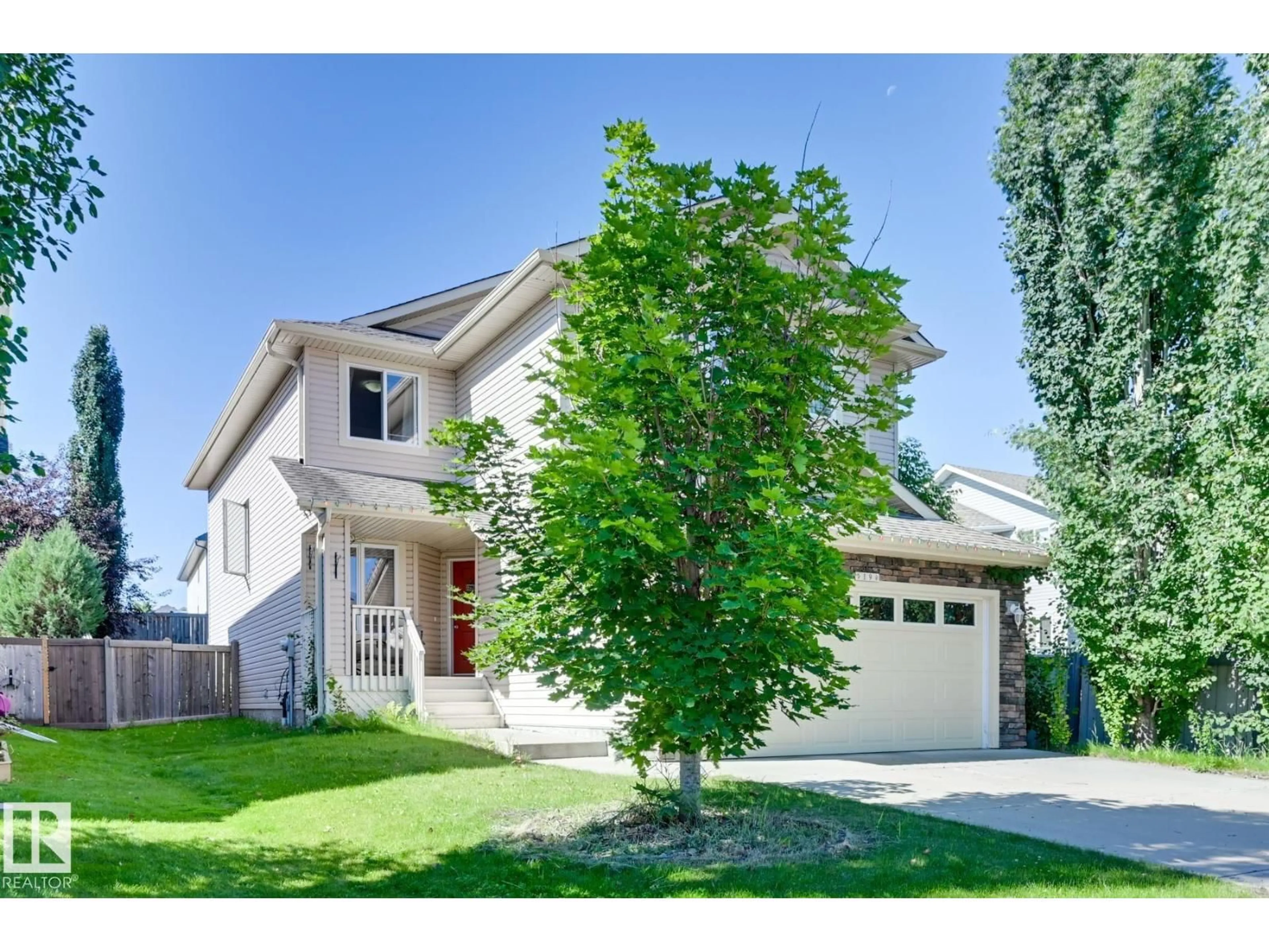 Home with vinyl exterior material, street for 19 ASHTON GA, Spruce Grove Alberta T7X0H9