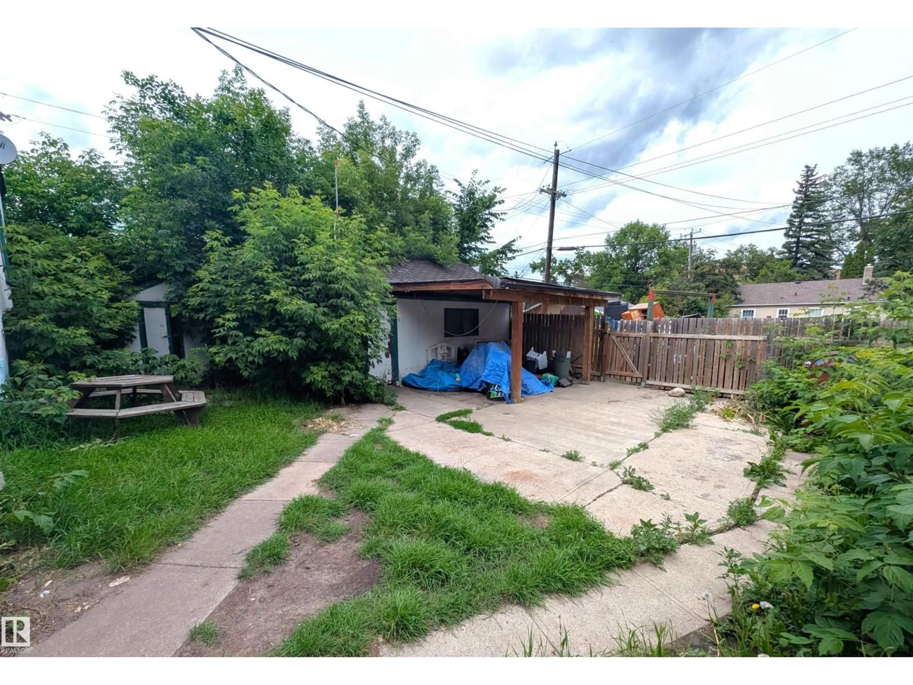 A pic from outside/outdoor area/front of a property/back of a property/a pic from drone, street for 11455 64 ST, Edmonton Alberta T5W4H8