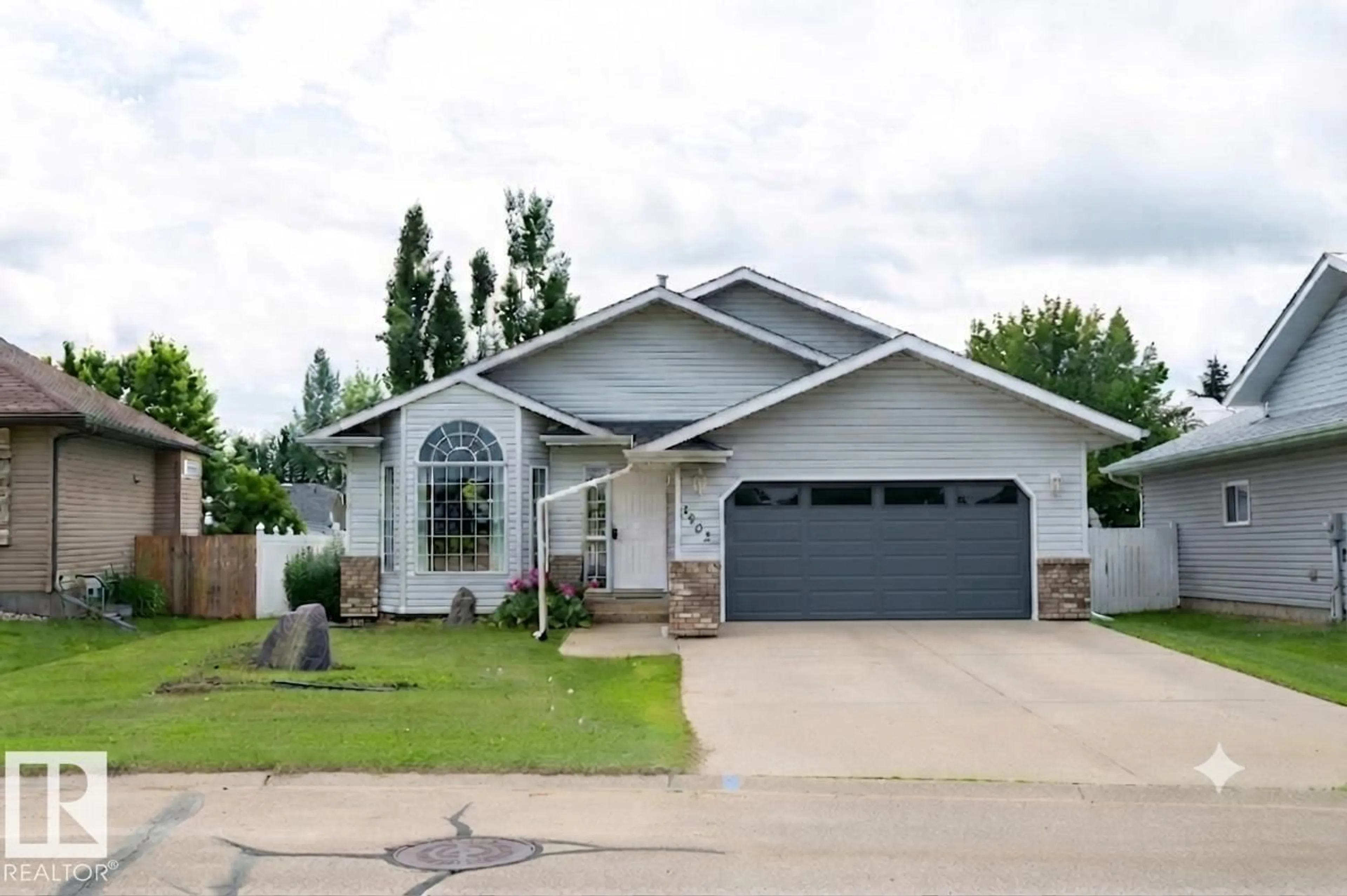 Home with vinyl exterior material, street for 2902 CORNWALL DR, Athabasca Town Alberta T9S1N7