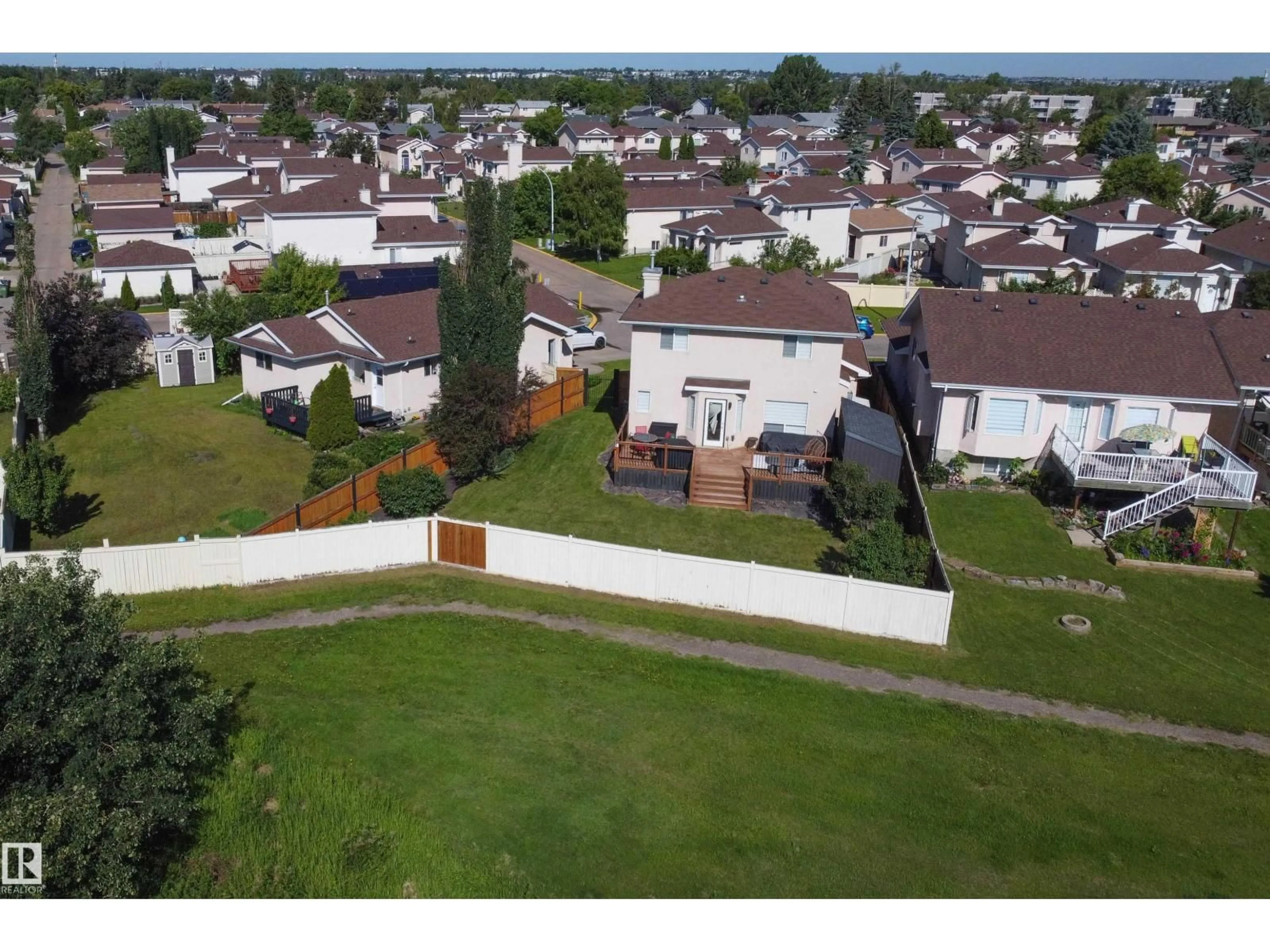 A pic from outside/outdoor area/front of a property/back of a property/a pic from drone, unknown for 251 RIVER PT, Edmonton Alberta T5A4Z2