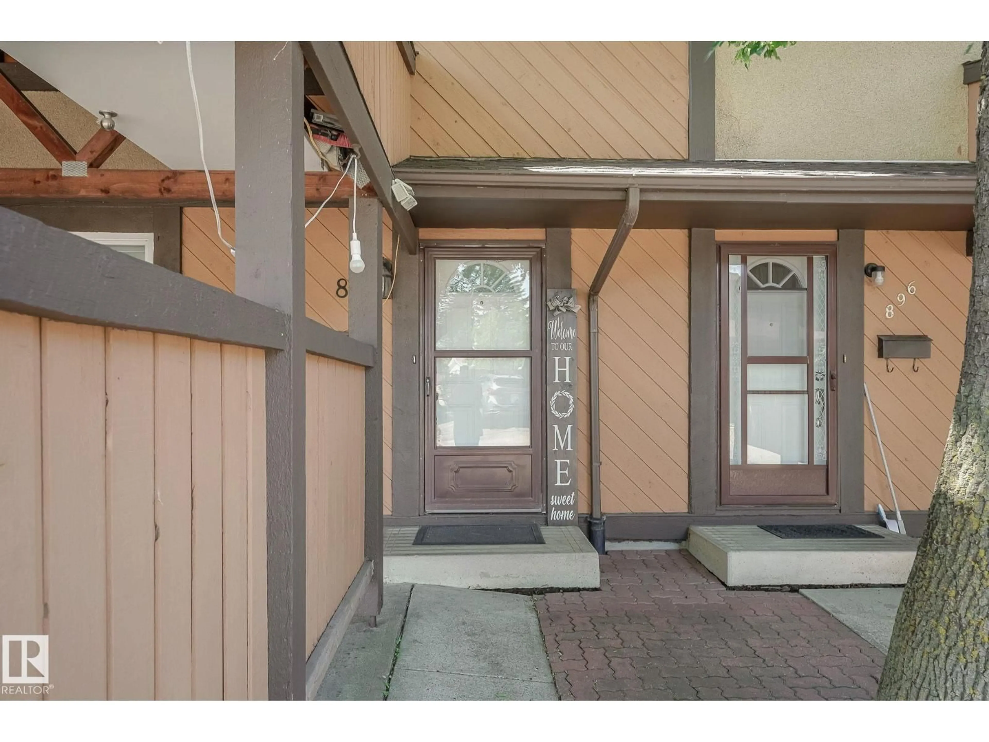 Indoor entryway for 894 MILLBOURNE RD, Edmonton Alberta T6K2K2