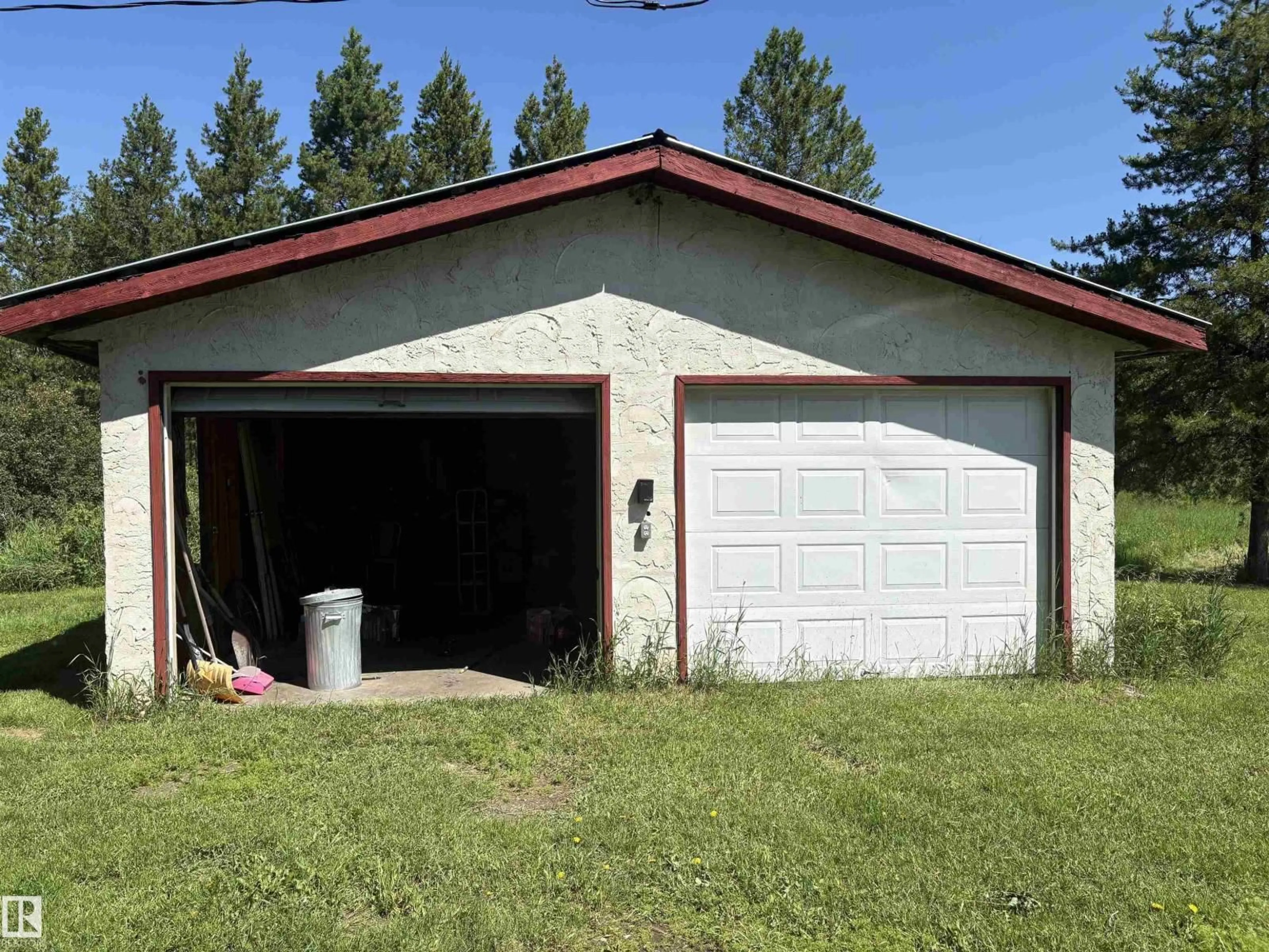 Indoor garage for 10120 HGHWAY 28, Rural St. Paul County Alberta T0A2K0