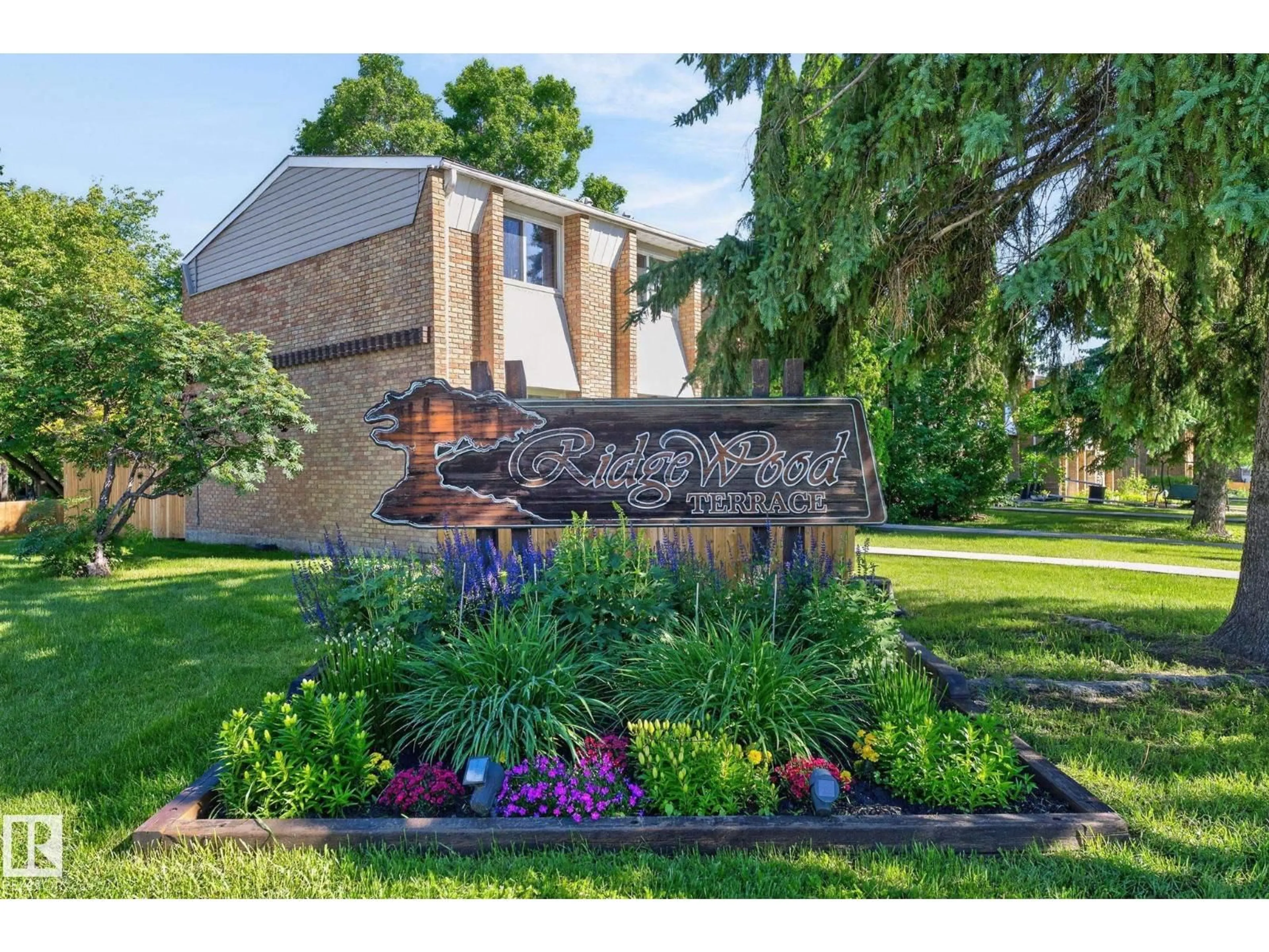Home with brick exterior material, unknown for 2 RIDGEWOOD, St. Albert Alberta T8N0E9