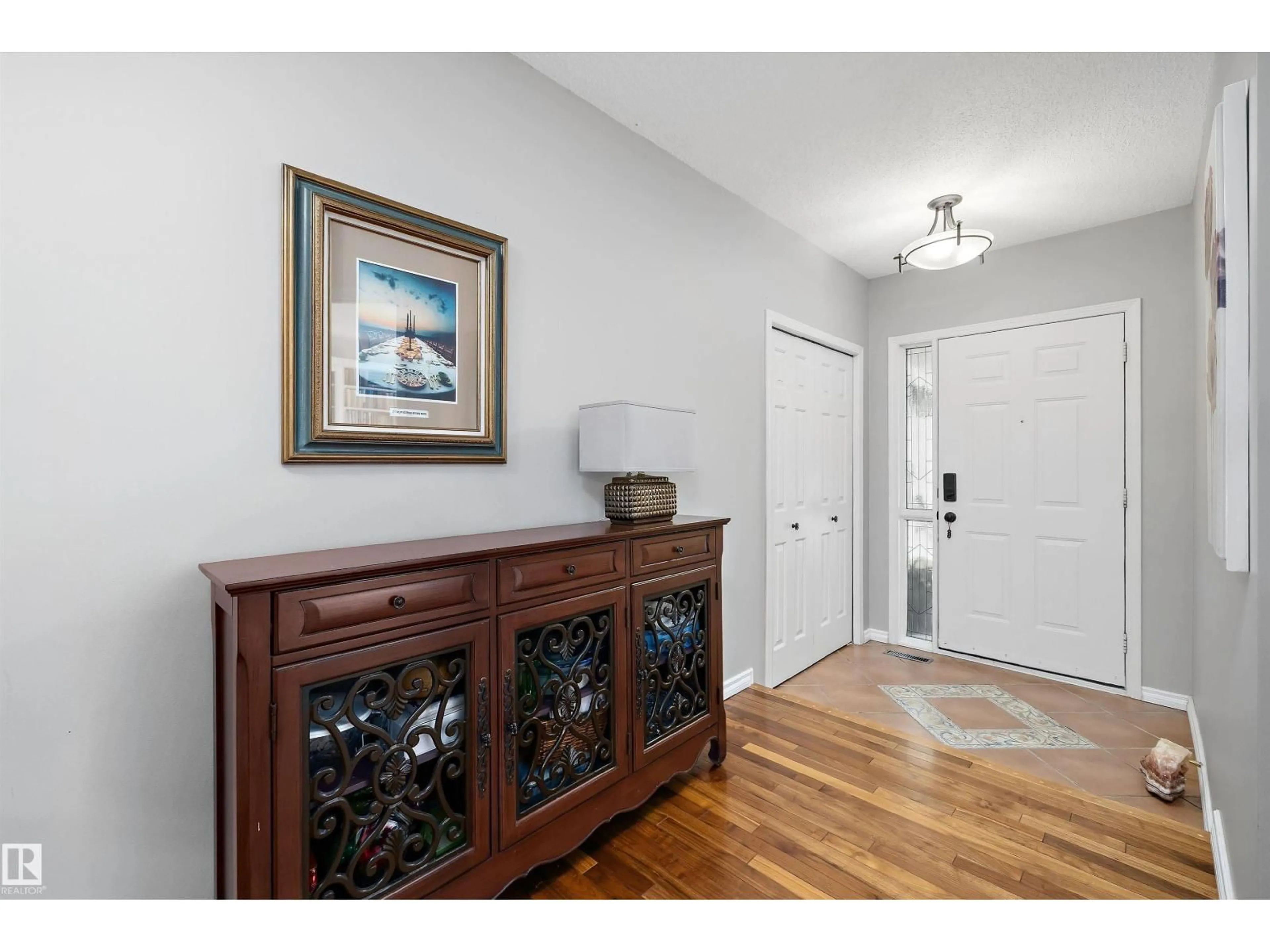 Indoor entryway for 25 NOTTINGHAM CR, Sherwood Park Alberta T8A5H6