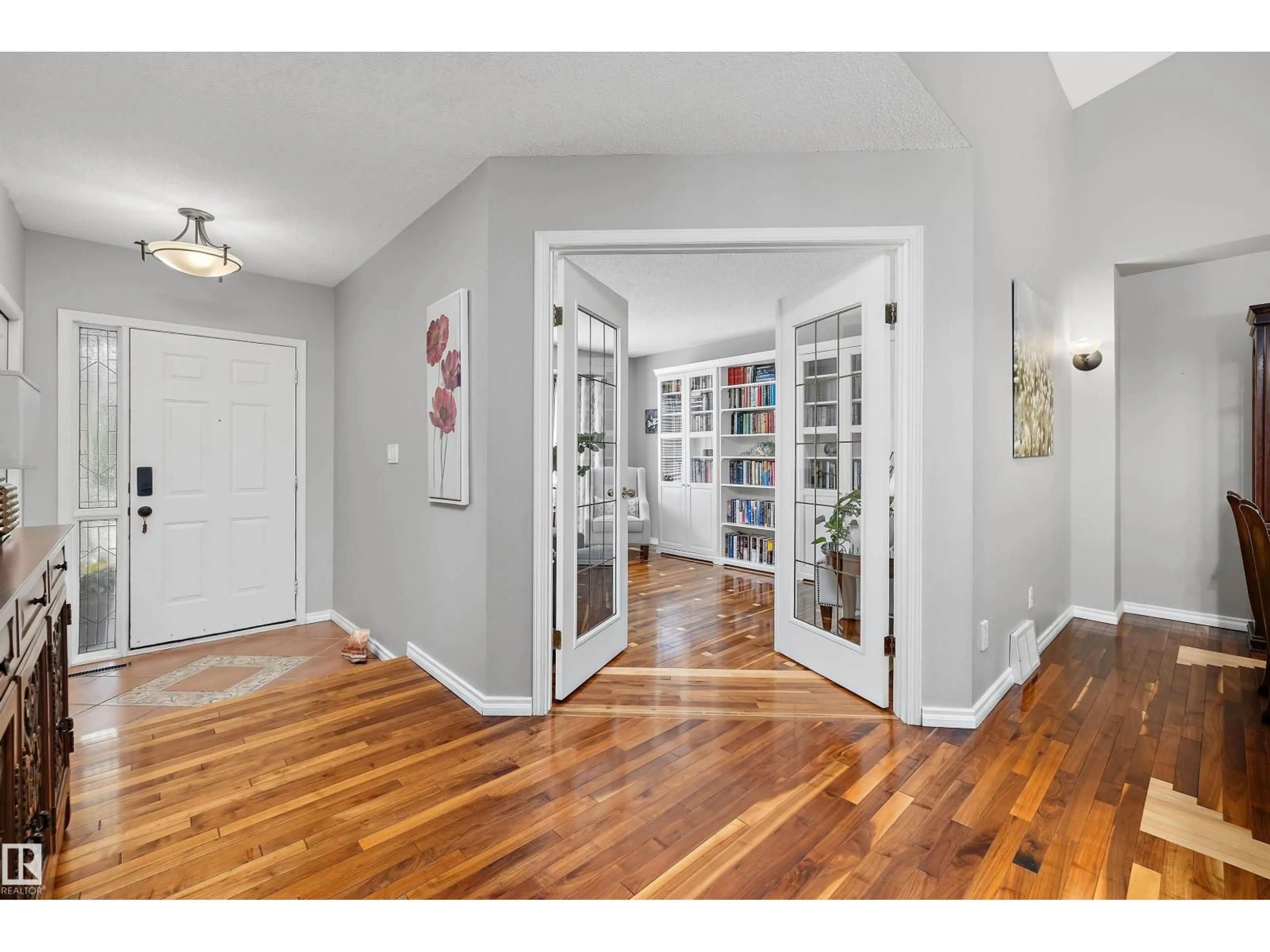 Indoor entryway for 25 NOTTINGHAM CR, Sherwood Park Alberta T8A5H6