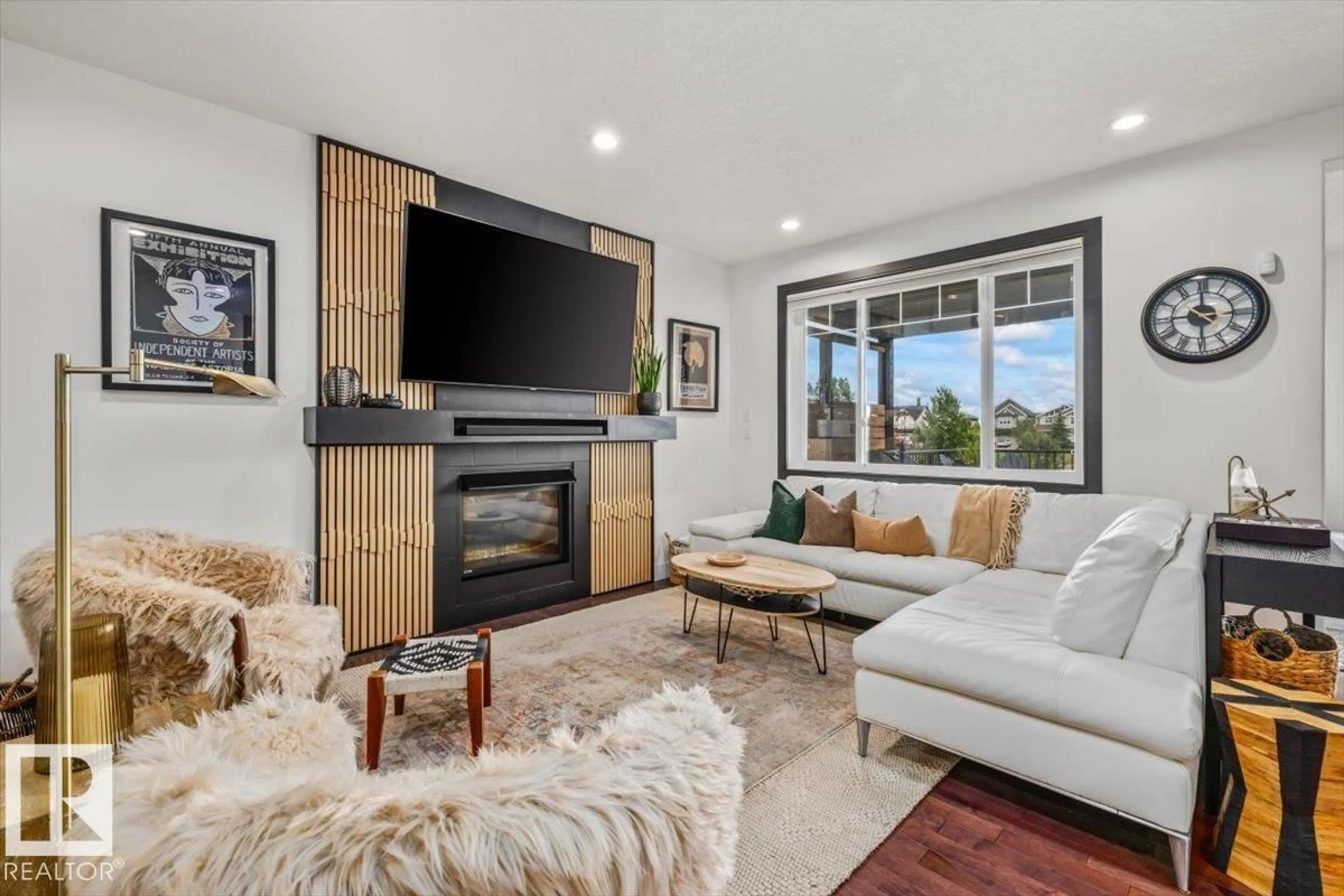 Living room with furniture, unknown for 7613 SCHMID CR, Edmonton Alberta T6R0K4