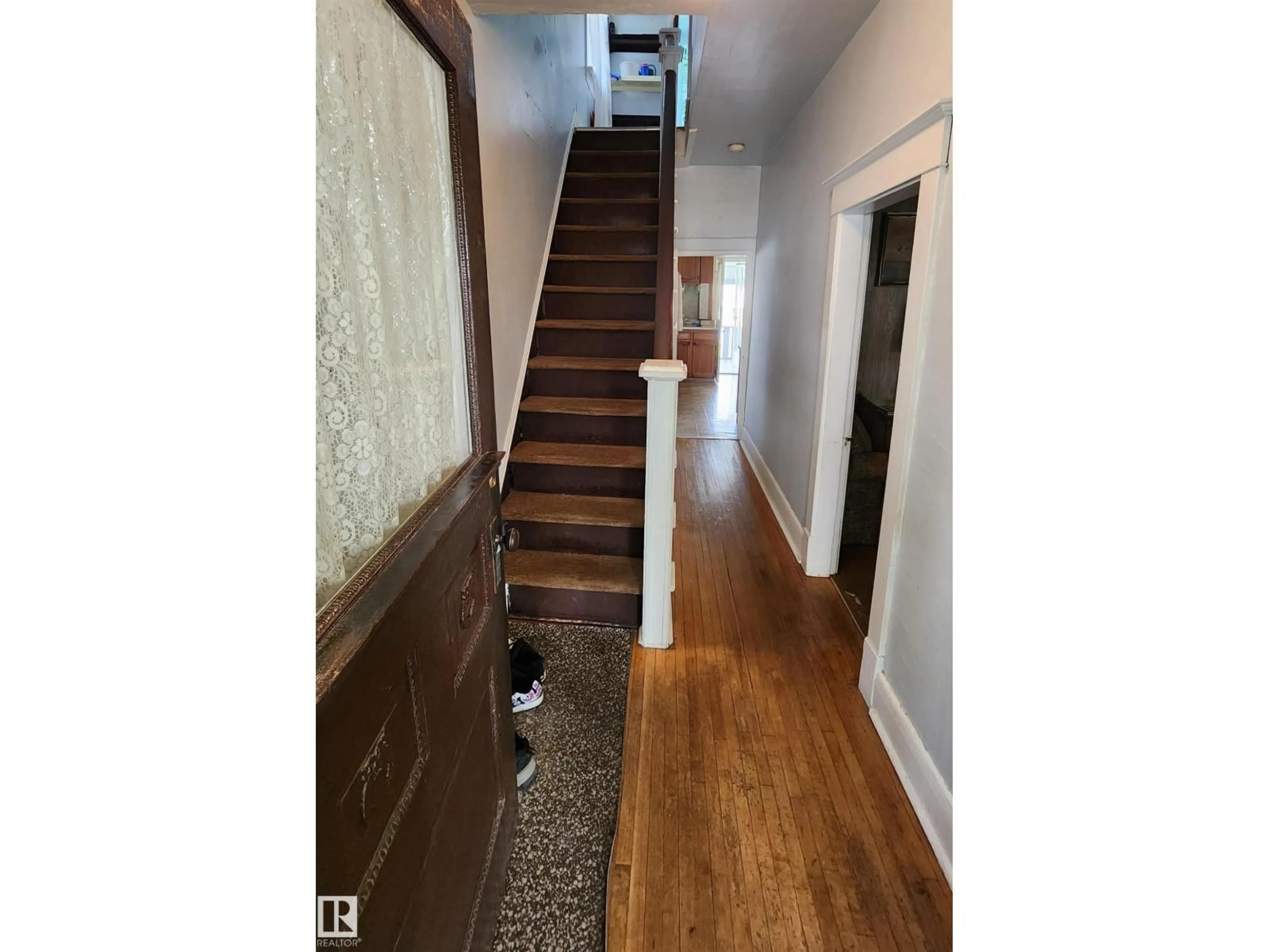 Unknown for 9522 110 AV NW, Edmonton Alberta T5H1H4