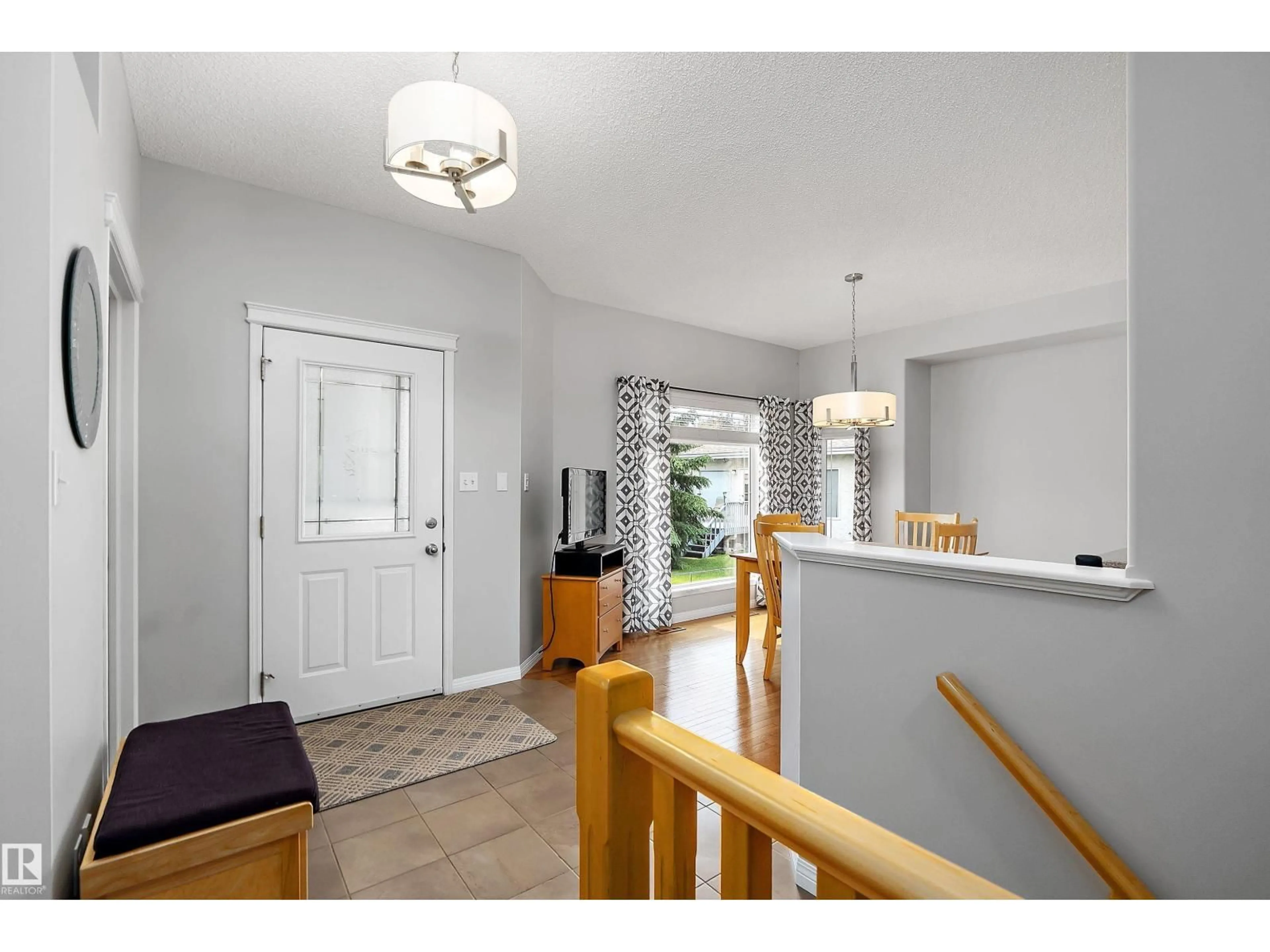 Indoor entryway for 35 LONGVIEW PL, Spruce Grove Alberta T7X3Y6