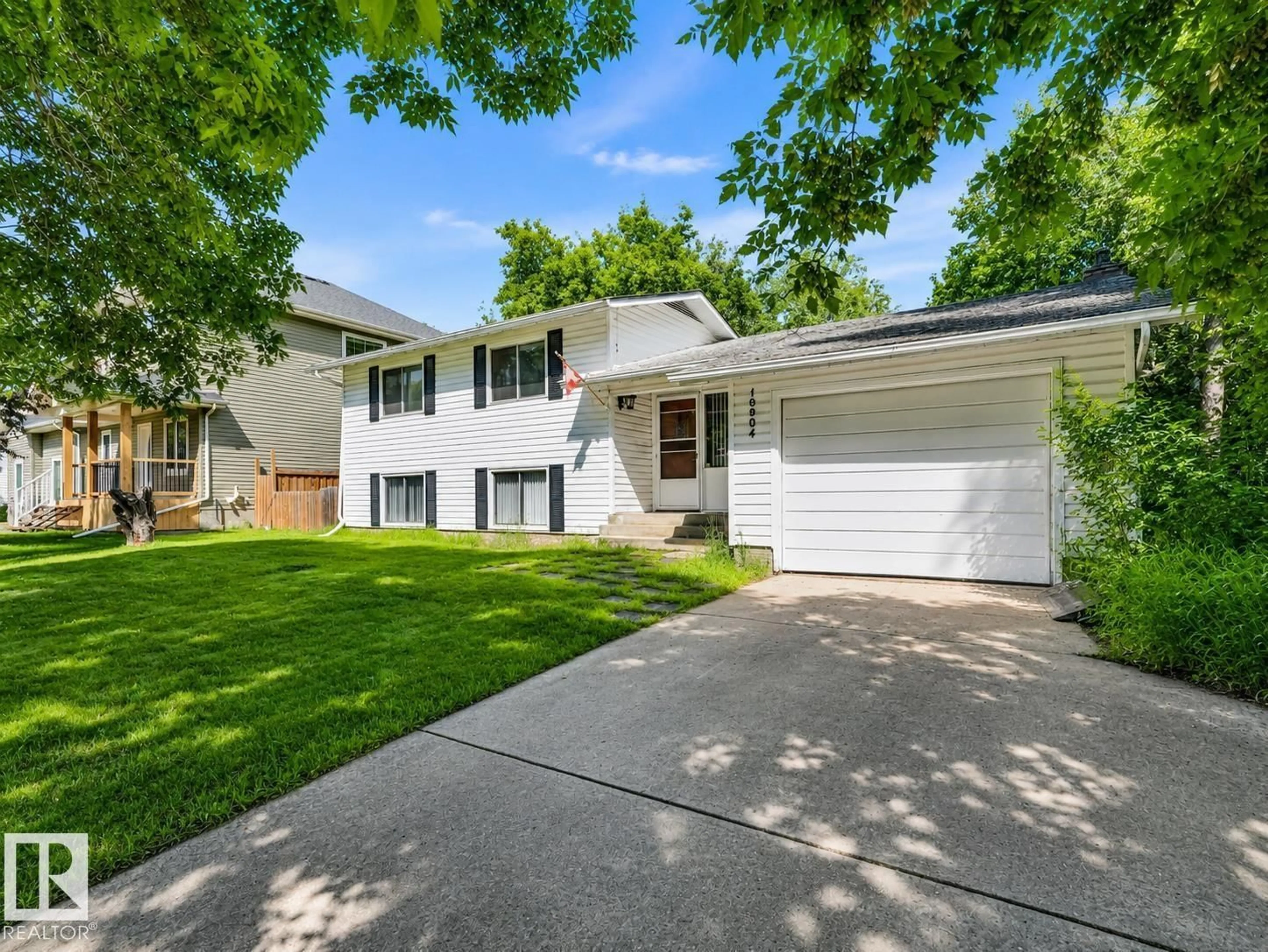 Home with vinyl exterior material, street for 10904 100 AV, Fort Saskatchewan Alberta T8L2A4
