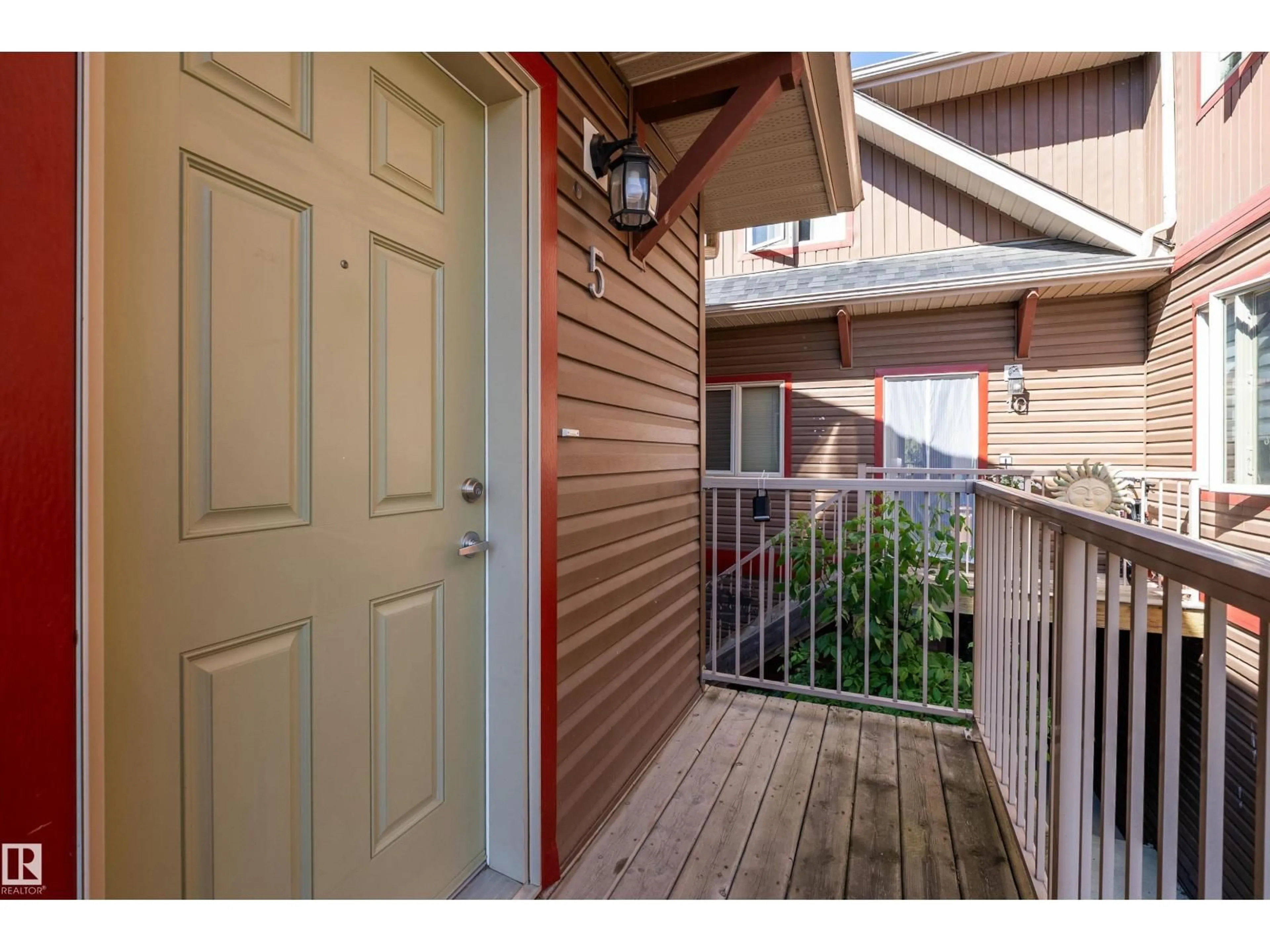 Indoor entryway for 5 - 100 HERON POINT CL, Rural Wetaskiwin County Alberta T0C2V0
