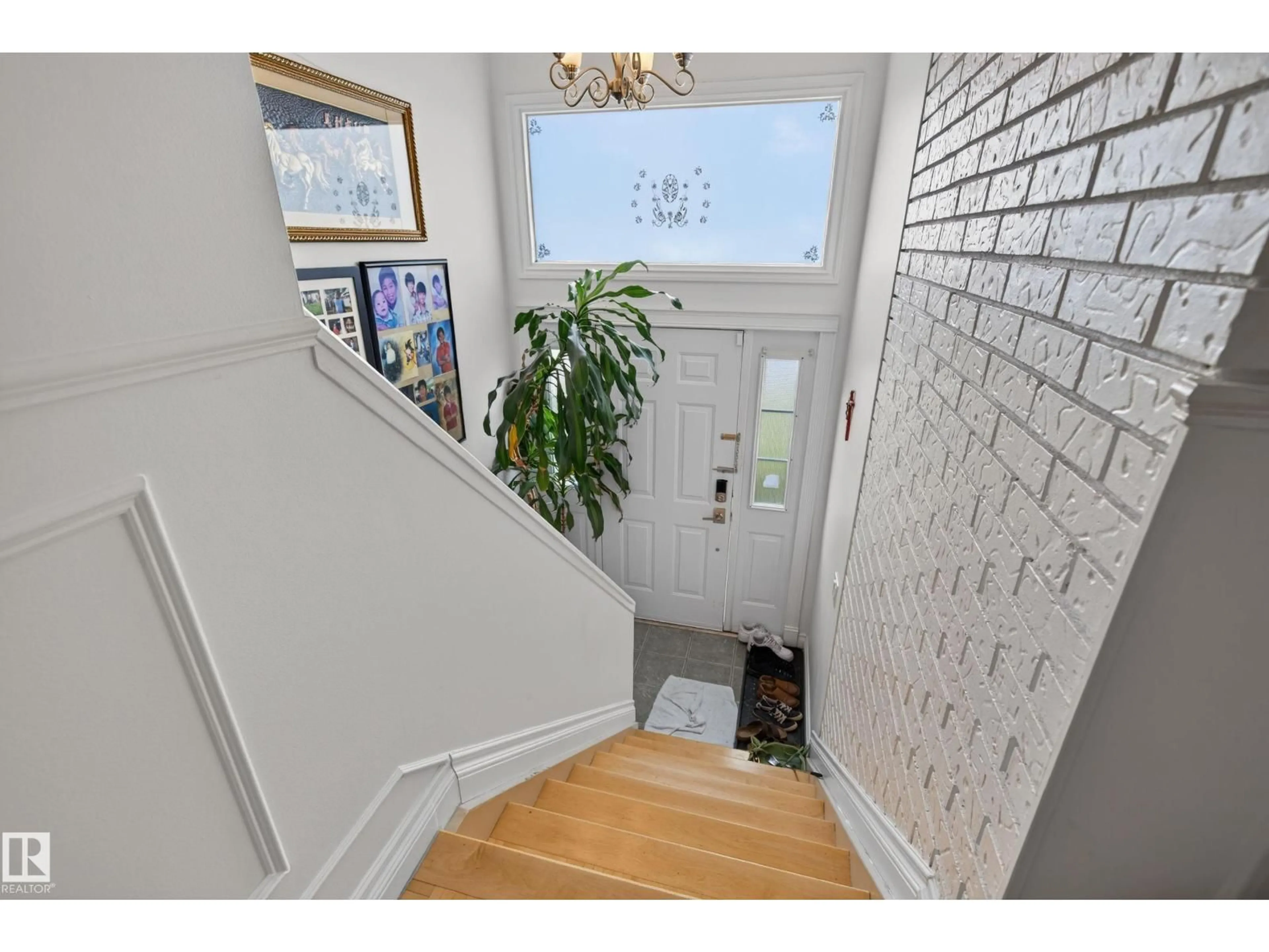 Indoor entryway for 18509 92A AV, Edmonton Alberta T5T1P5