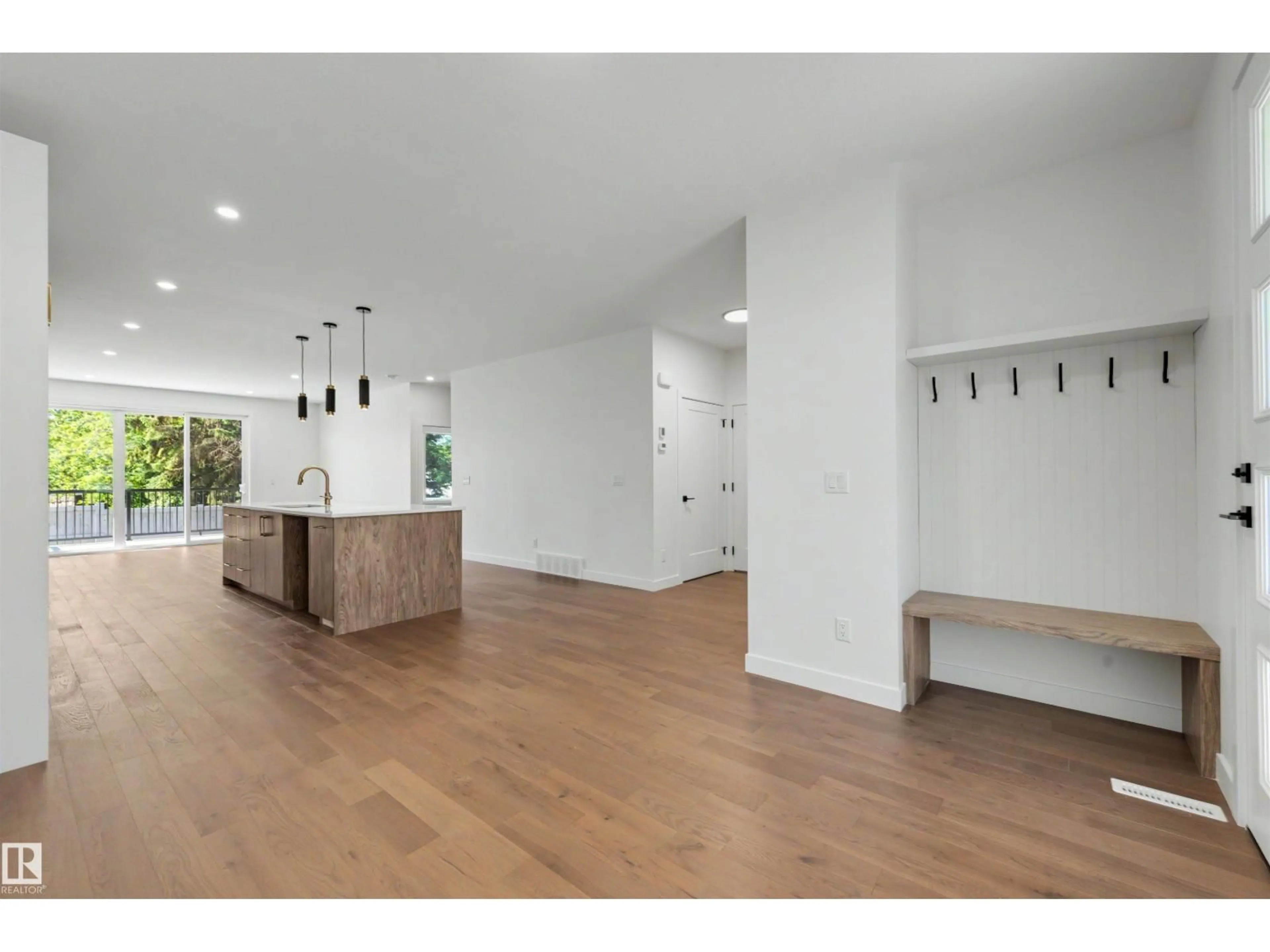 Indoor entryway for 39 ELSINORE PL, Edmonton Alberta T5X0M6