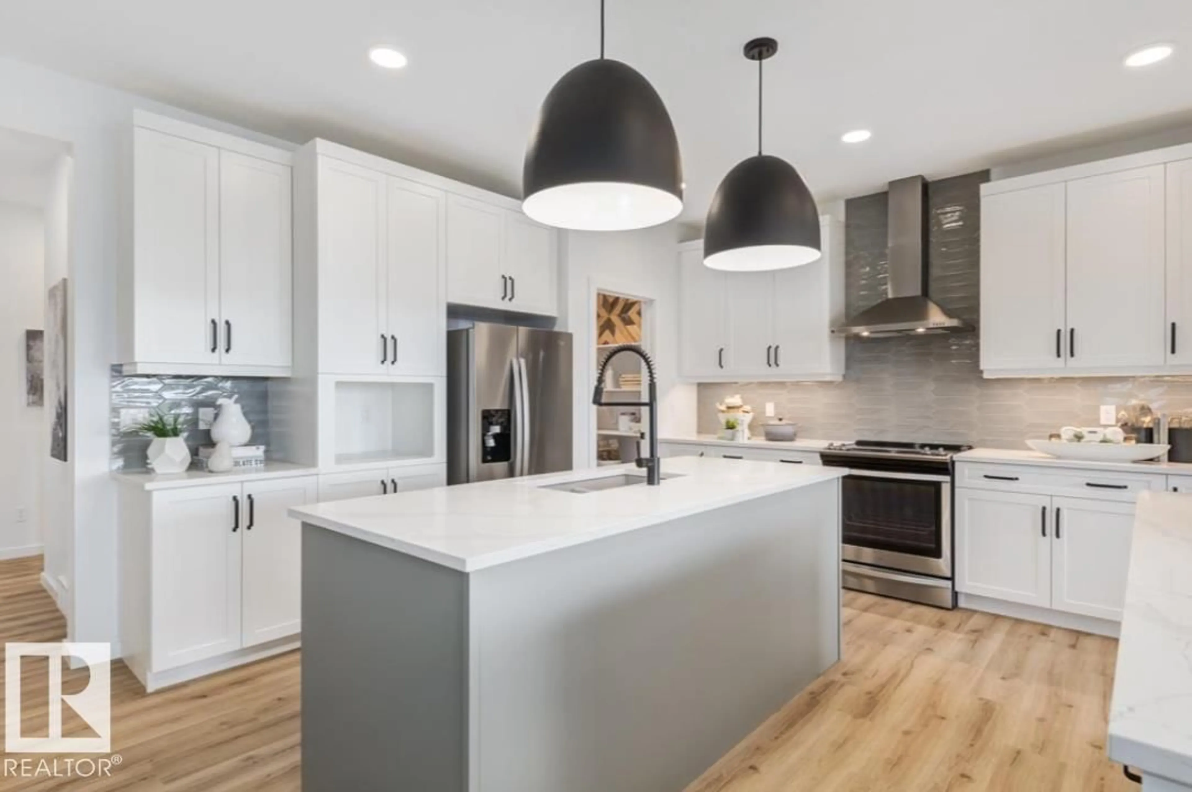 Contemporary kitchen, unknown for 81 ROSA CRESCENT, St. Albert Alberta T8N8G5