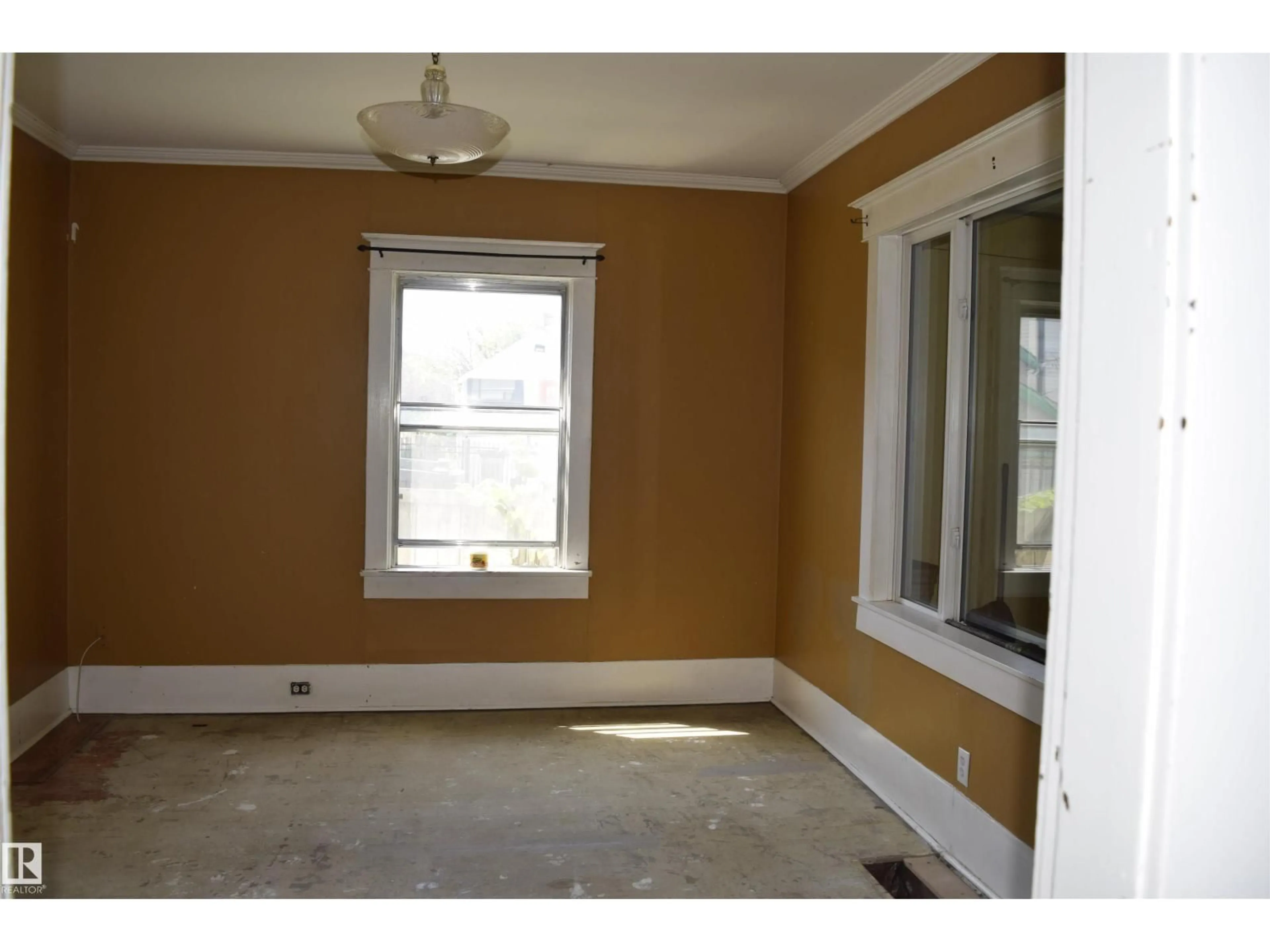 A pic of a room for 9551 106A AV, Edmonton Alberta T5H0S9