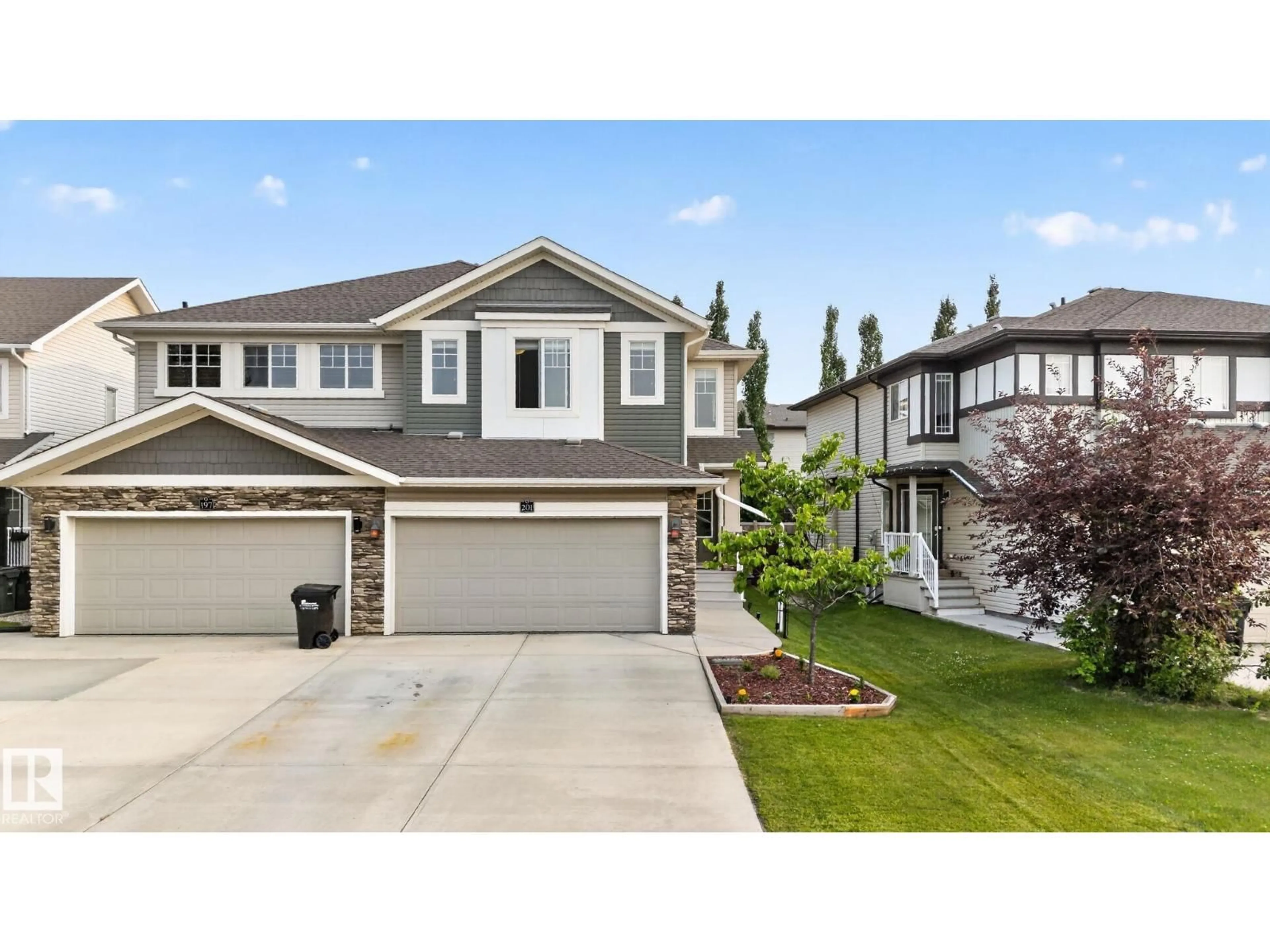 Home with vinyl exterior material, street for 201 SUMMERSTONE LN, Sherwood Park Alberta T8H0K2