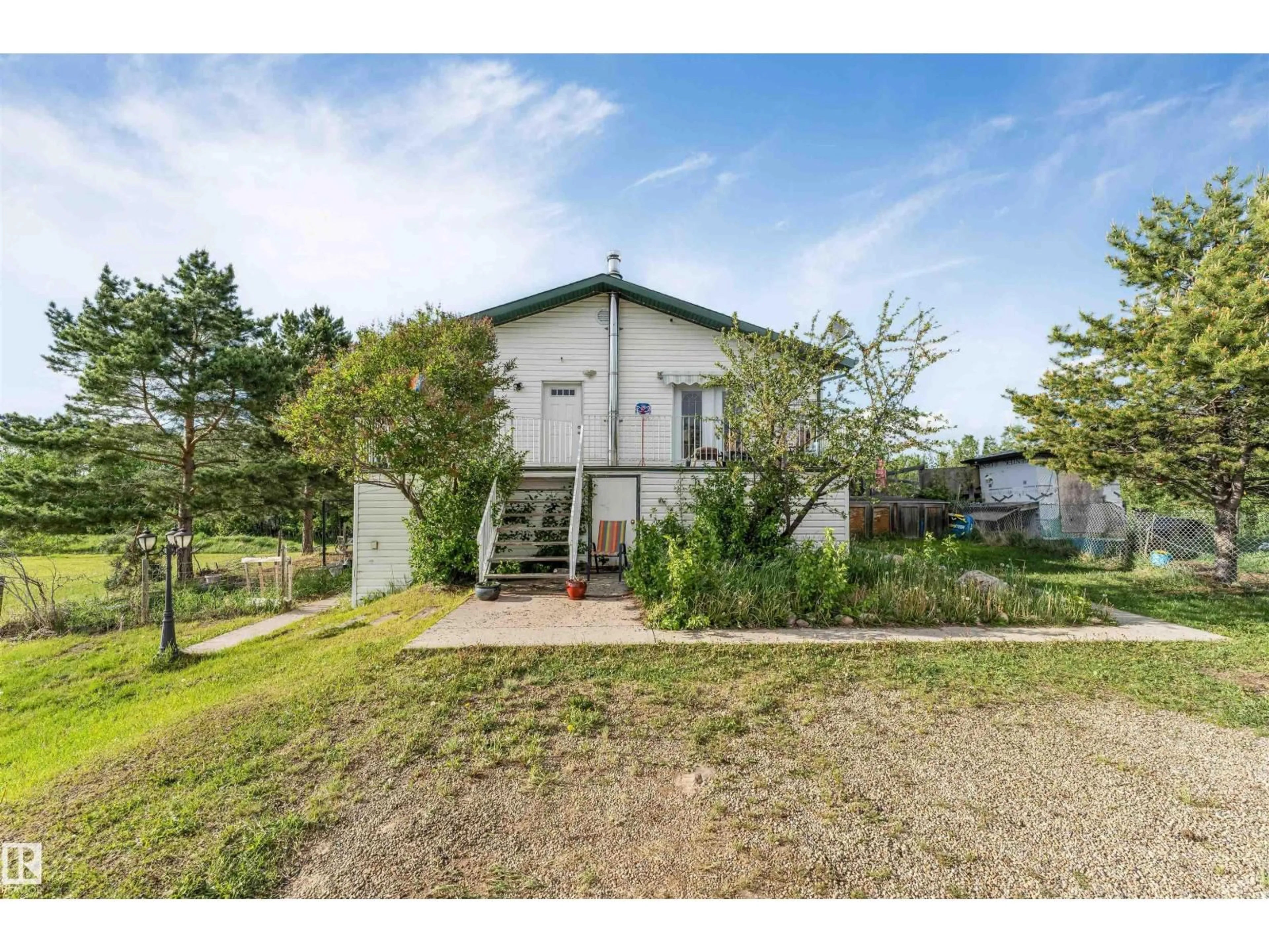 A pic from outside/outdoor area/front of a property/back of a property/a pic from drone, unknown for 50436 RGE RD 240, Rural Leduc County Alberta T4M0M6