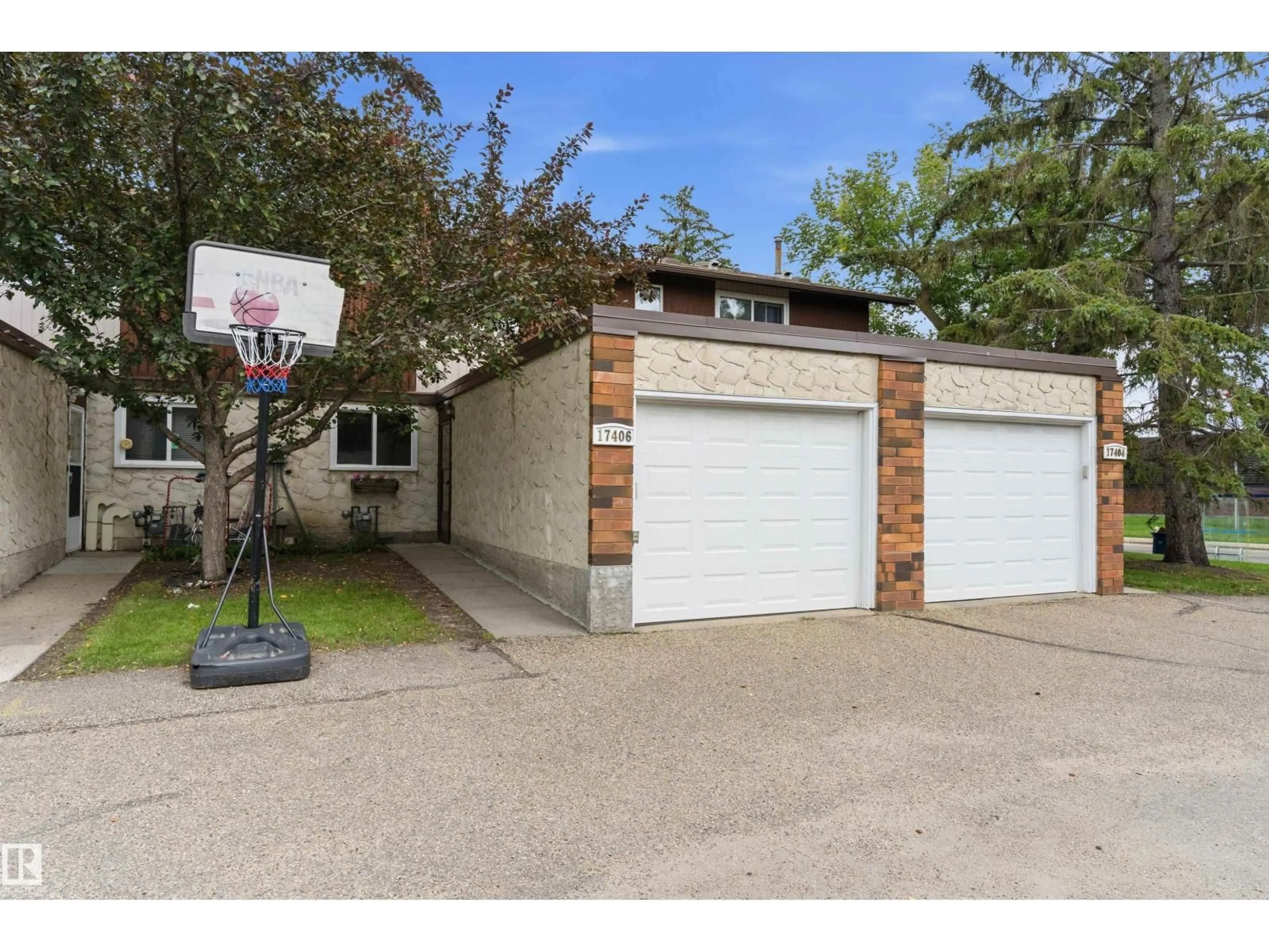 Indoor garage for 17406 76 AV, Edmonton Alberta T5T0H8
