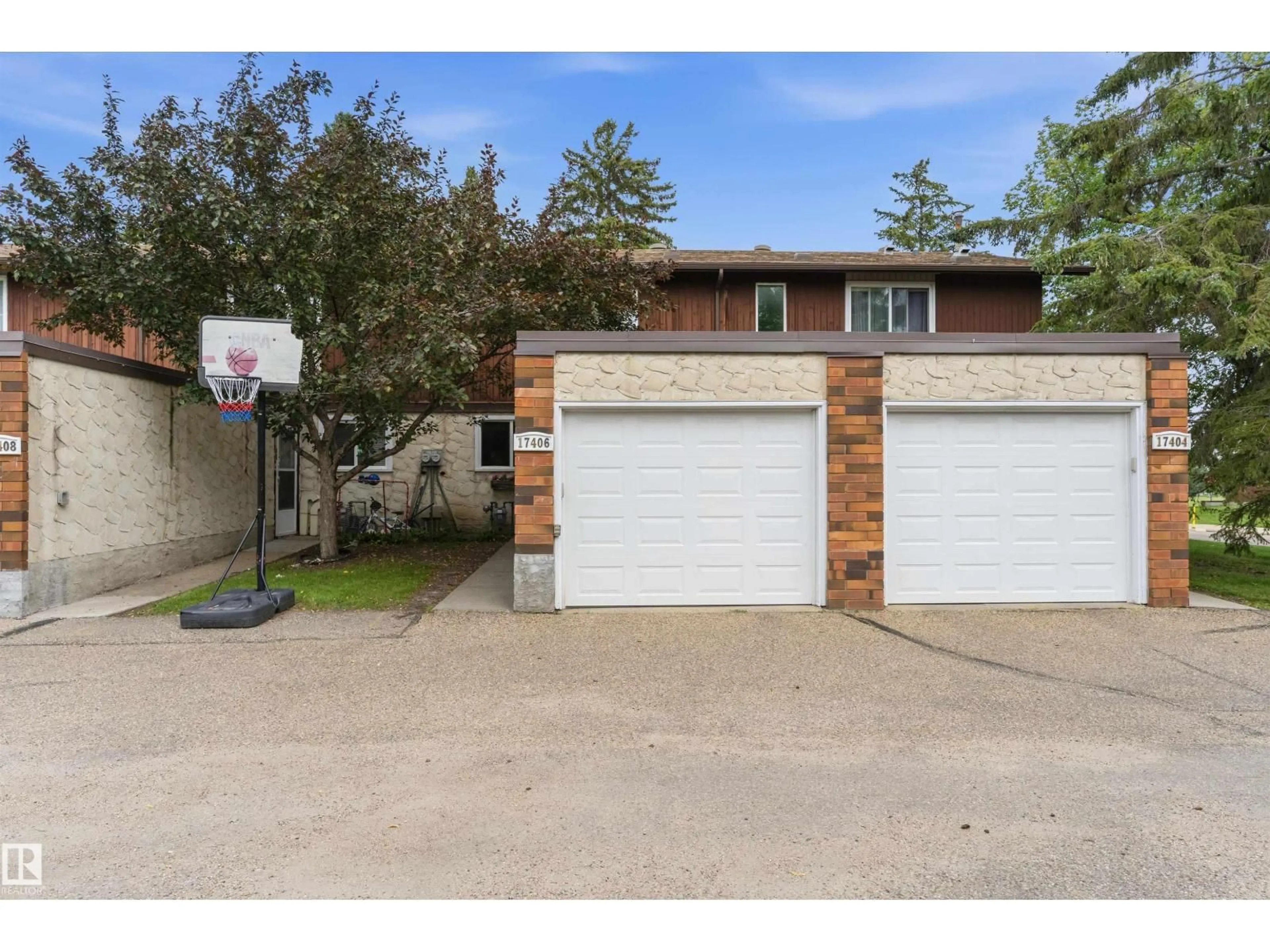 Indoor garage for 17406 76 AV, Edmonton Alberta T5T0H8