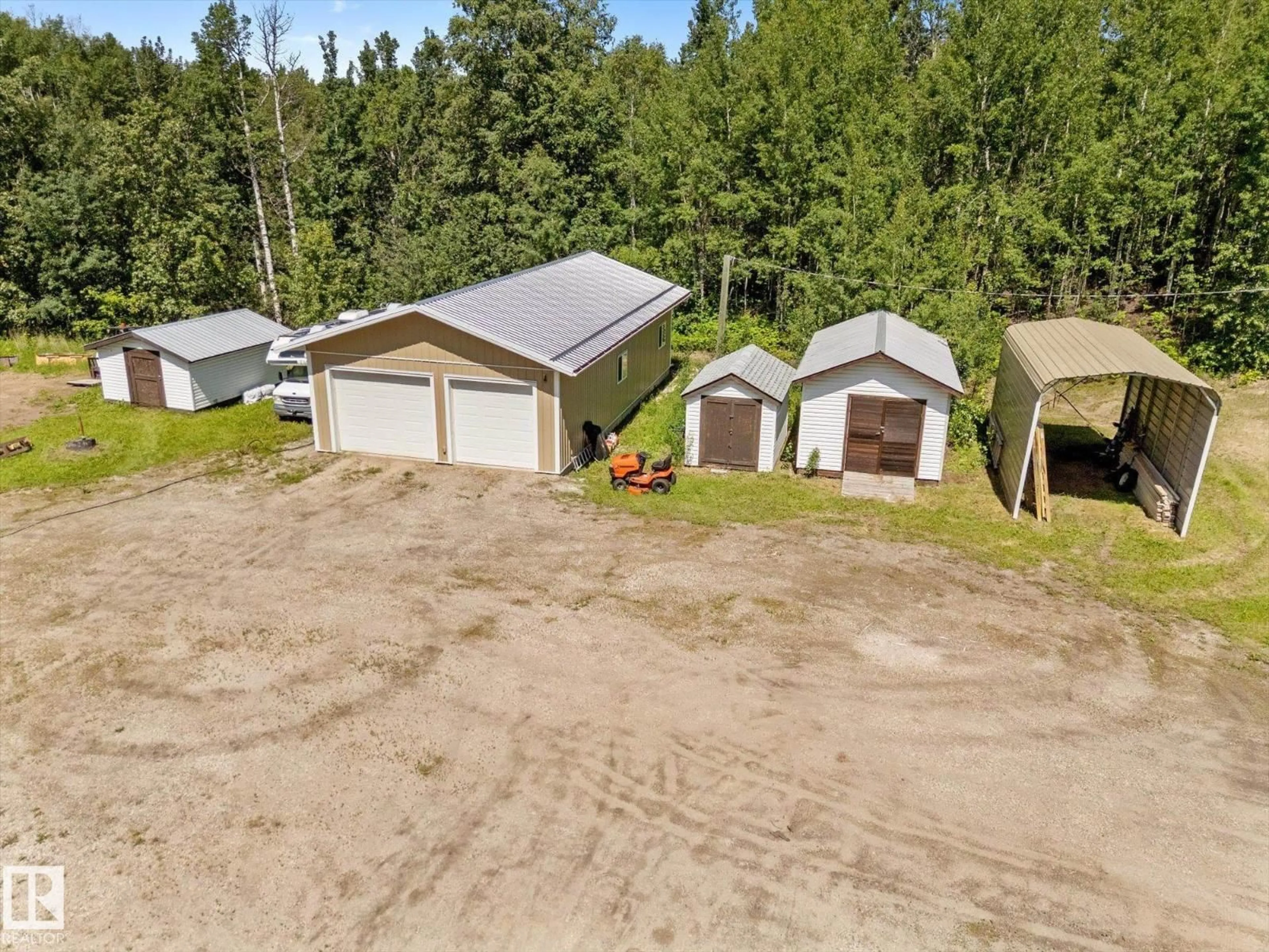 A pic from outside/outdoor area/front of a property/back of a property/a pic from drone, unknown for 56304 RGE ROAD 13, Rural Lac Ste. Anne County Alberta T0E1V0