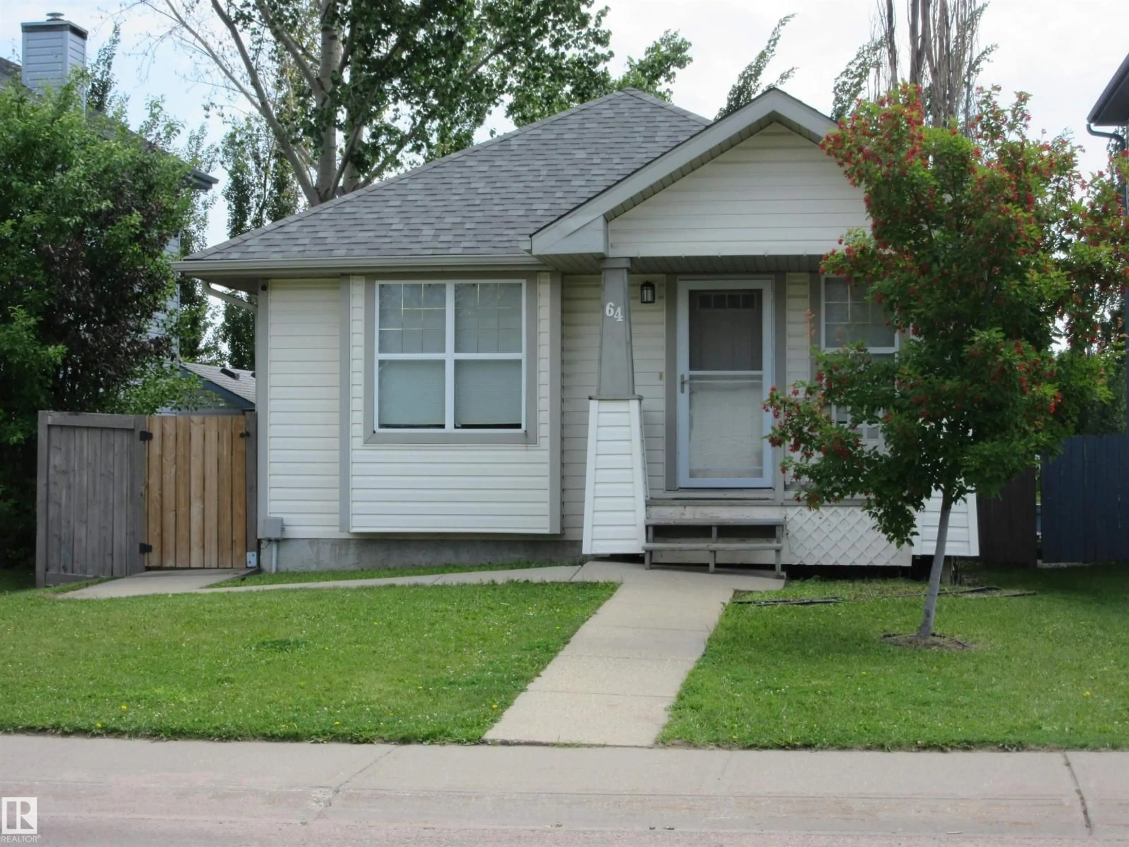 Home with vinyl exterior material, street for 64 HEATHERGLEN CL, Spruce Grove Alberta T7X4A3