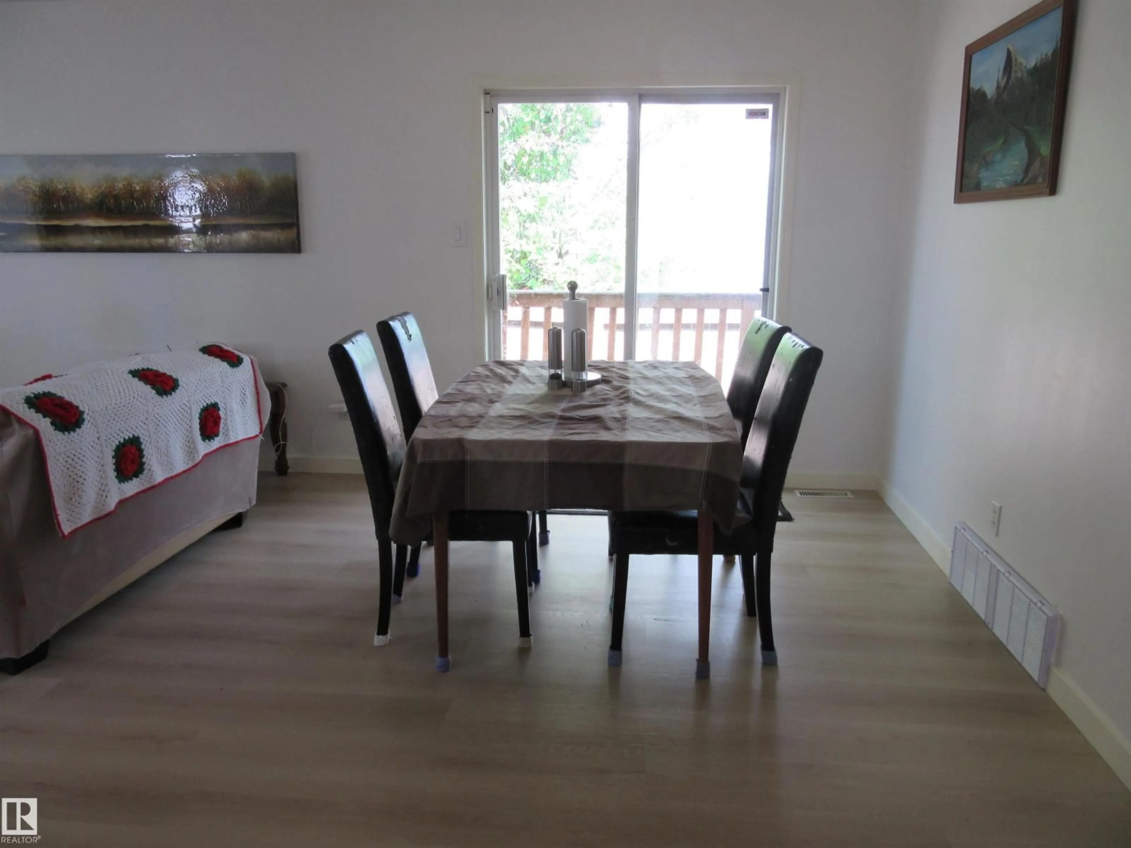 Dining room, wood/laminate floor for 64 HEATHERGLEN CL, Spruce Grove Alberta T7X4A3