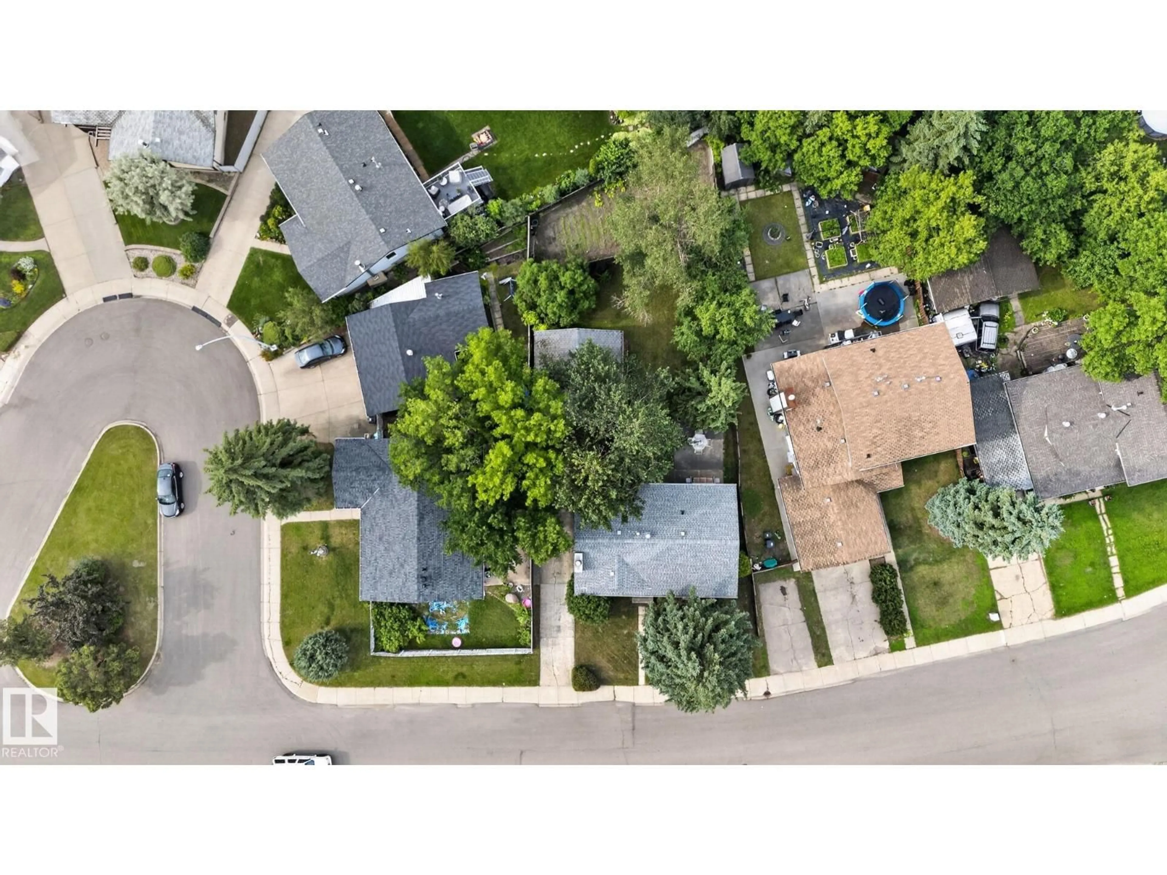 A pic from outside/outdoor area/front of a property/back of a property/a pic from drone, street for 4712 131 AV, Edmonton Alberta T5A3G6