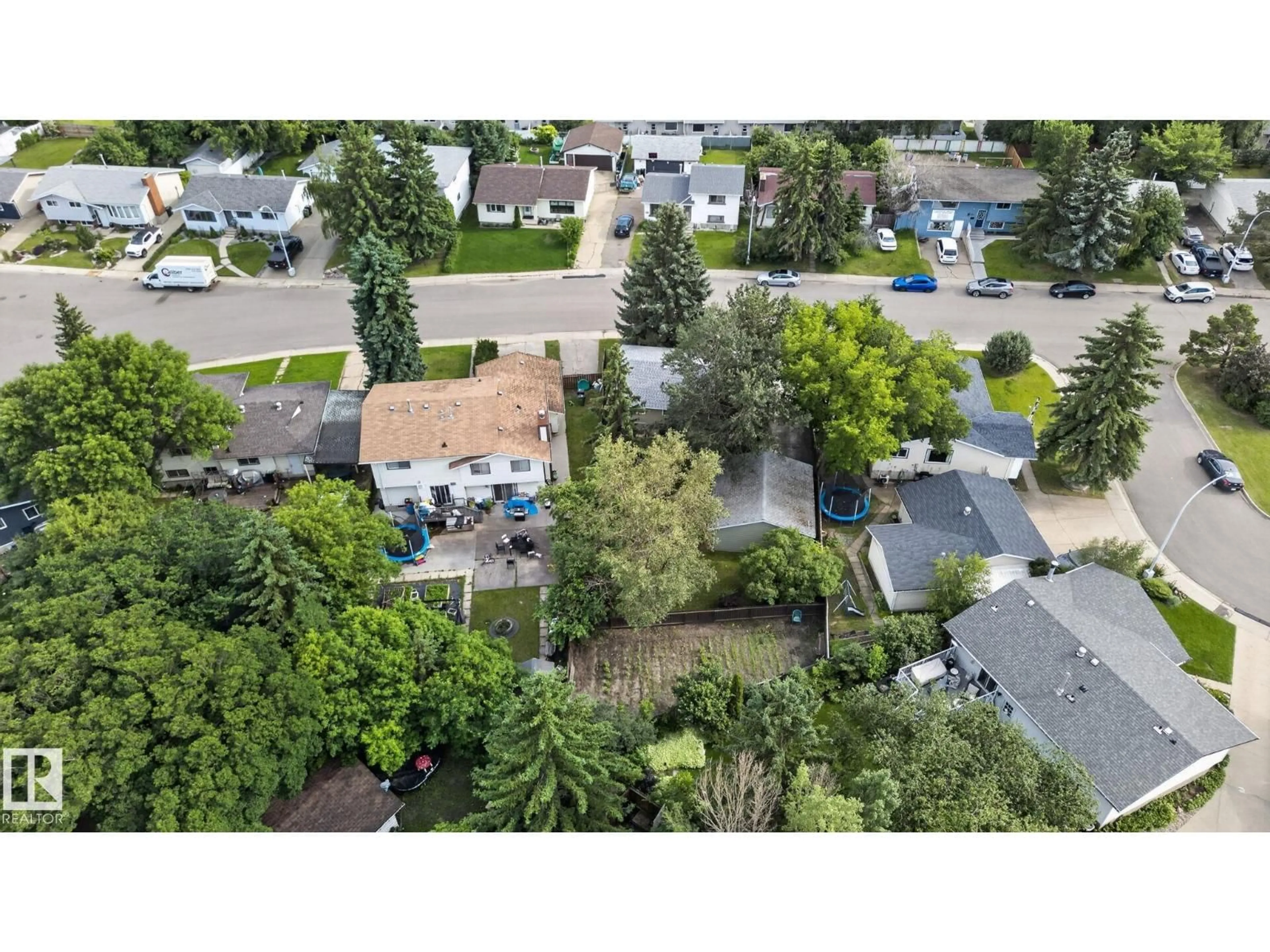 A pic from outside/outdoor area/front of a property/back of a property/a pic from drone, street for 4712 131 AV, Edmonton Alberta T5A3G6