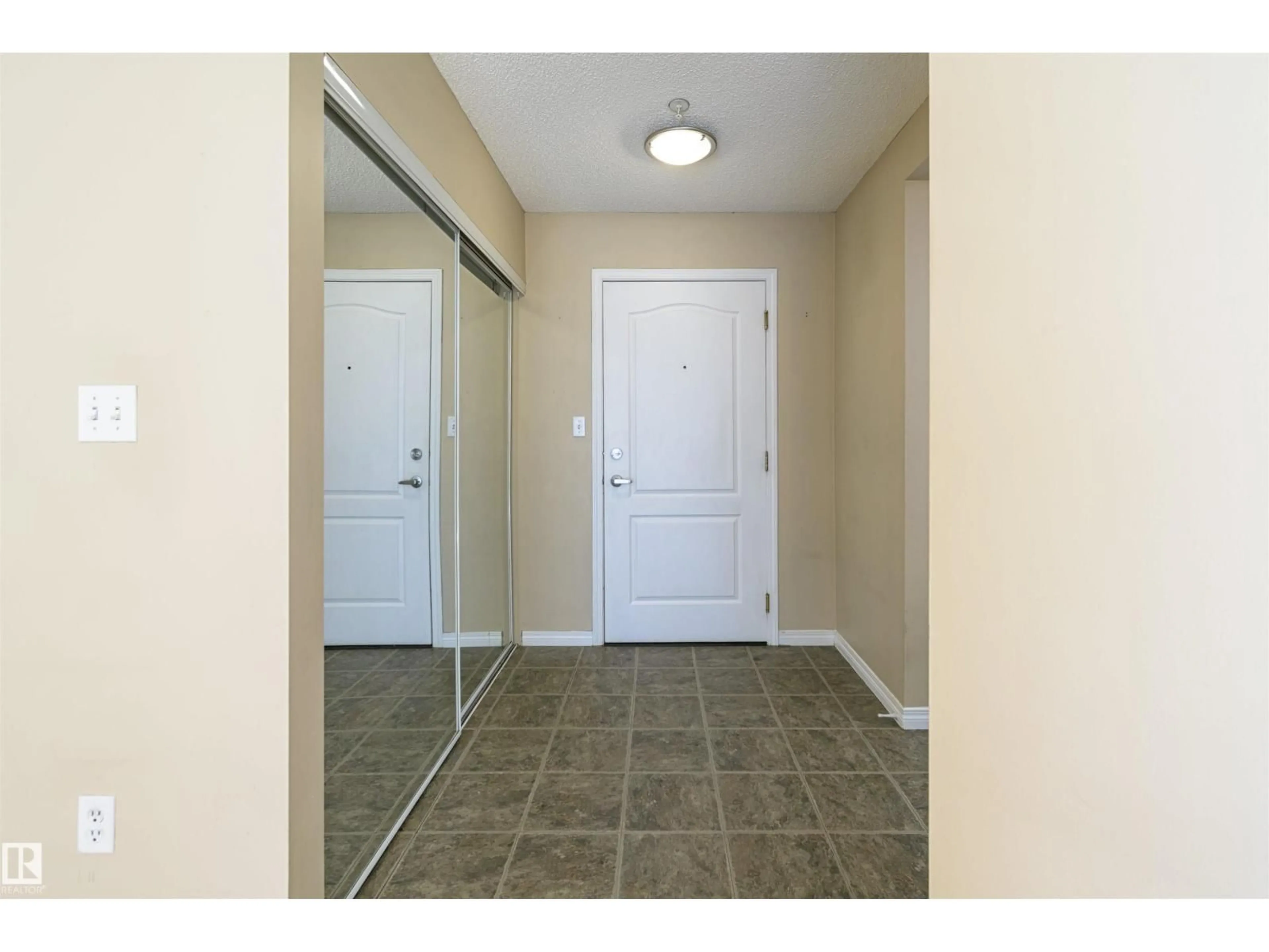 Indoor entryway for #107 - 10153 117 ST, Edmonton Alberta T5K1X5