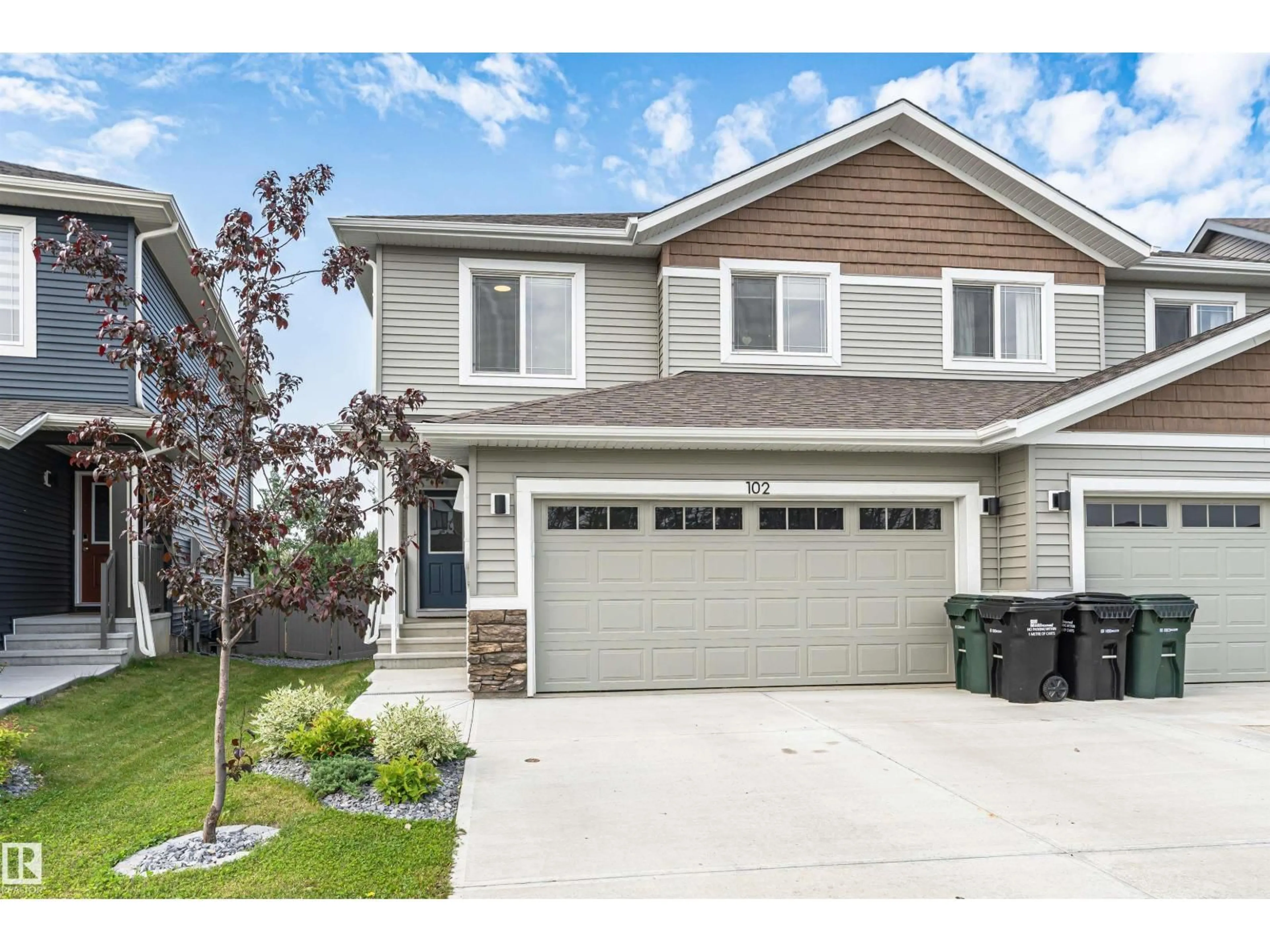 Home with vinyl exterior material, street for 102 HORTON WY, Ardrossan Alberta T8E0B2